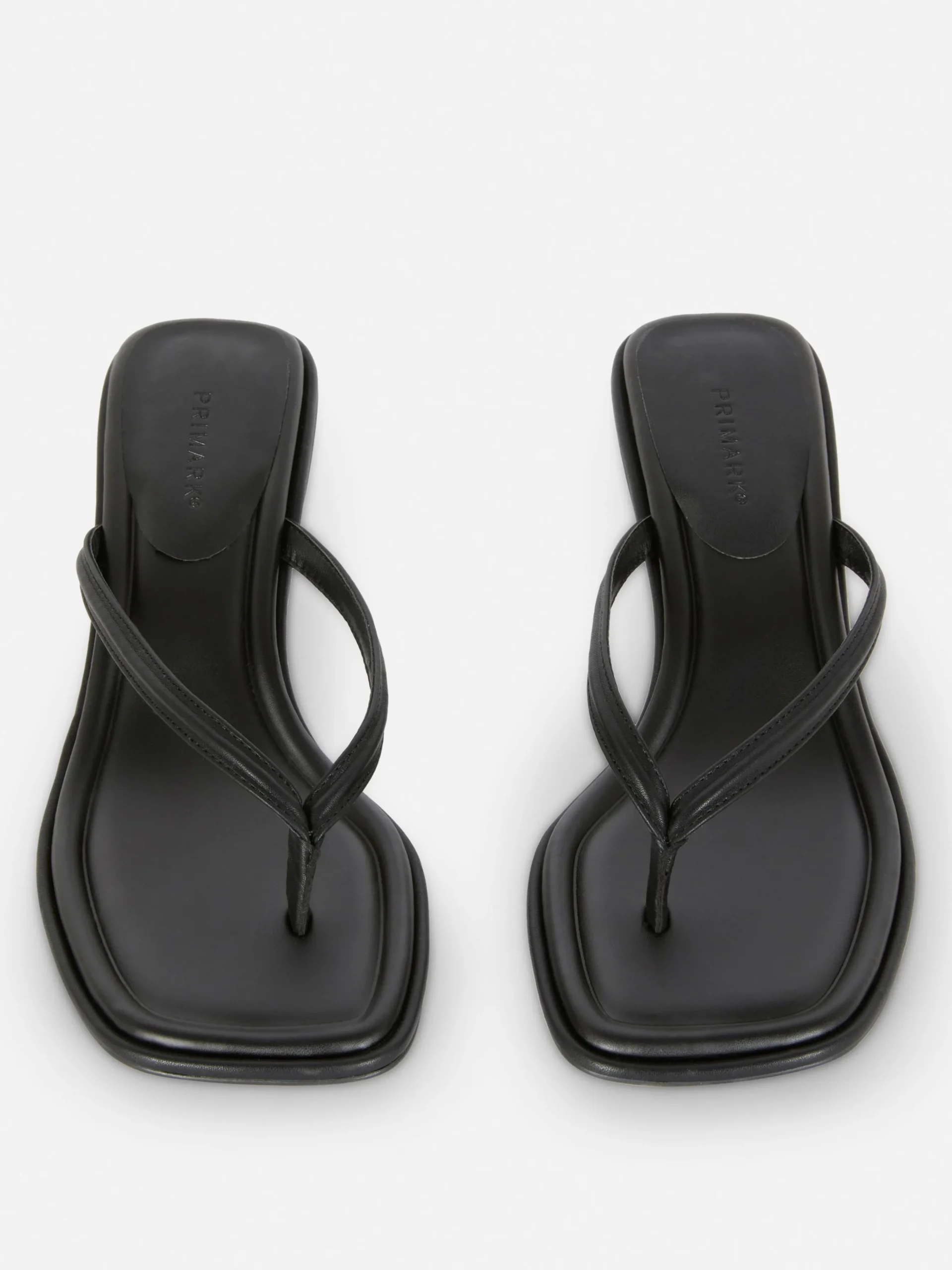 sandales__talon_bas_avec__1.webp Sandales à Talon Bas Avec Entre-doigt