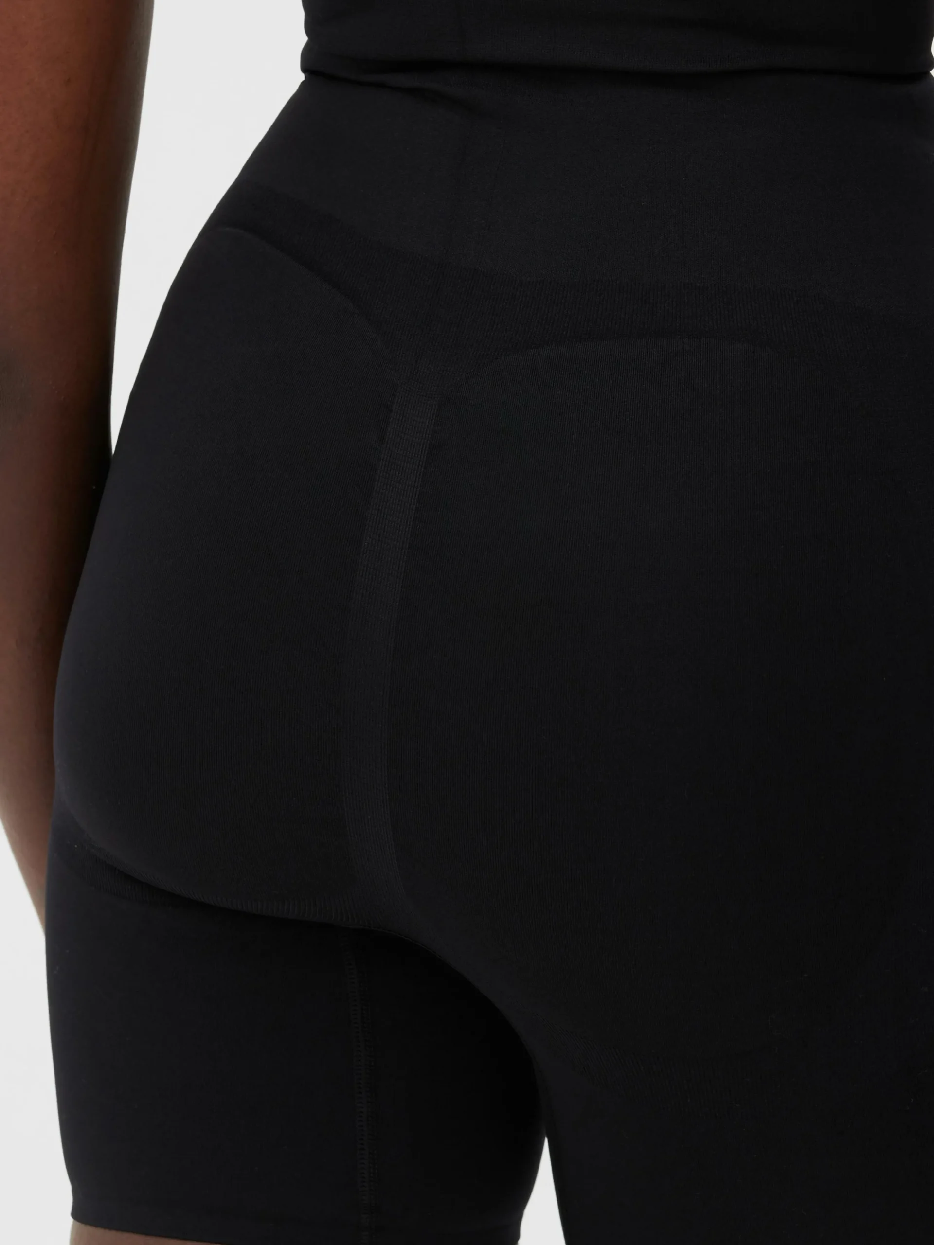 short_sculptant_sans_cout_2-1.webp Short Sculptant Sans Coutures