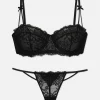 Soutien-gorge Balconnets Et String En Dentelle