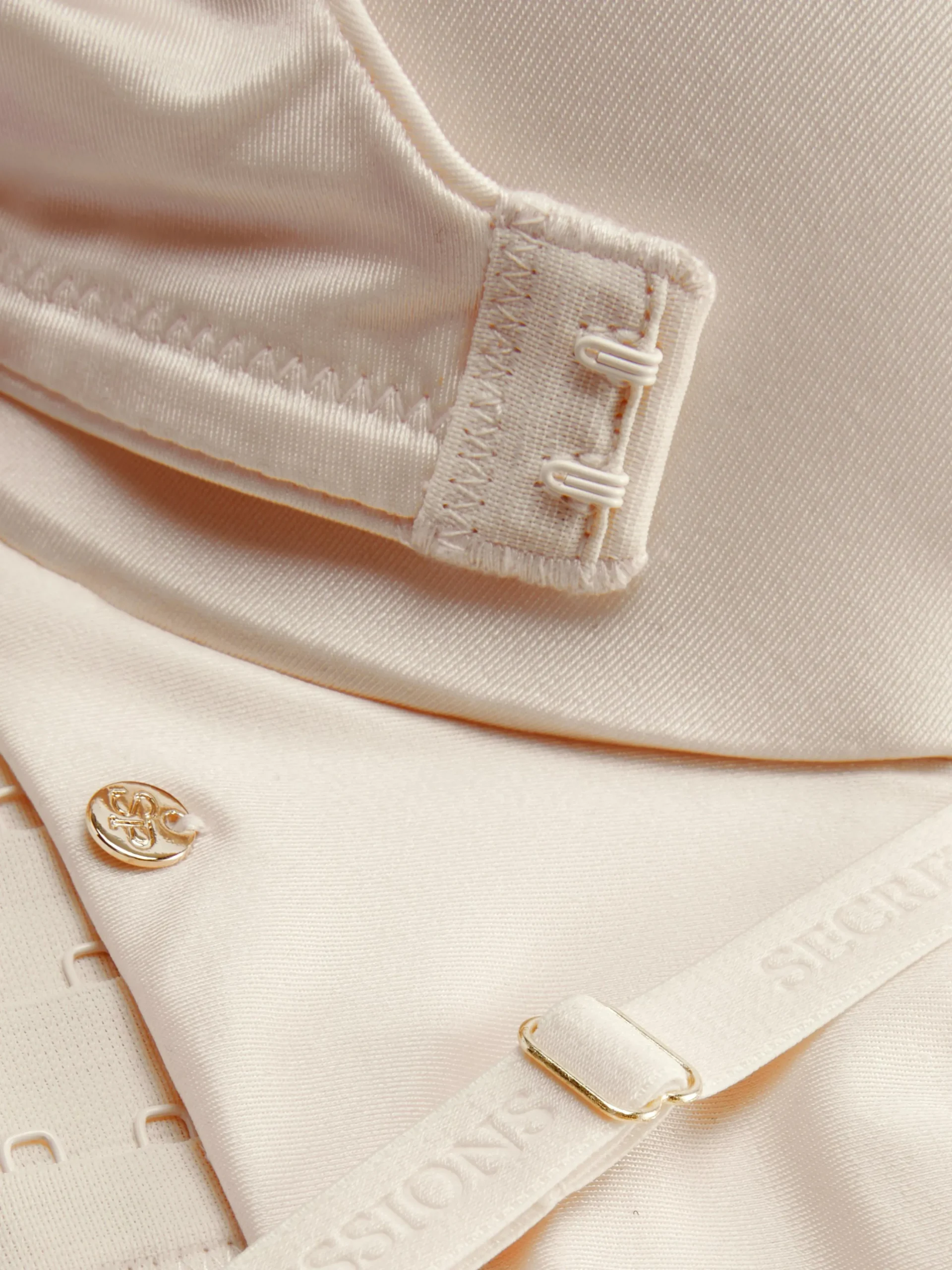 soutiengorge_moul_plongea_1-1.webp Soutien-gorge Moulé Plongeant Maximisant