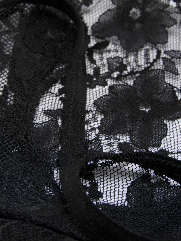 String En Dentelle à Motif Floral