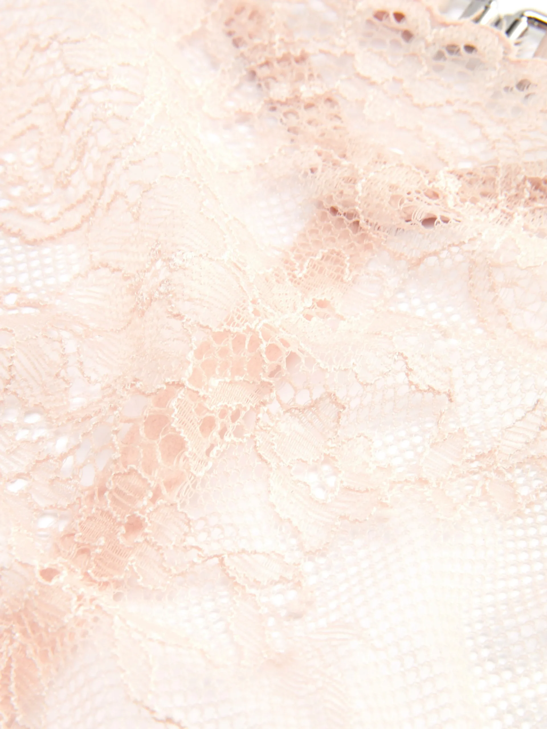 string_en_dentelle_feston_1.webp String En Dentelle Festonnée