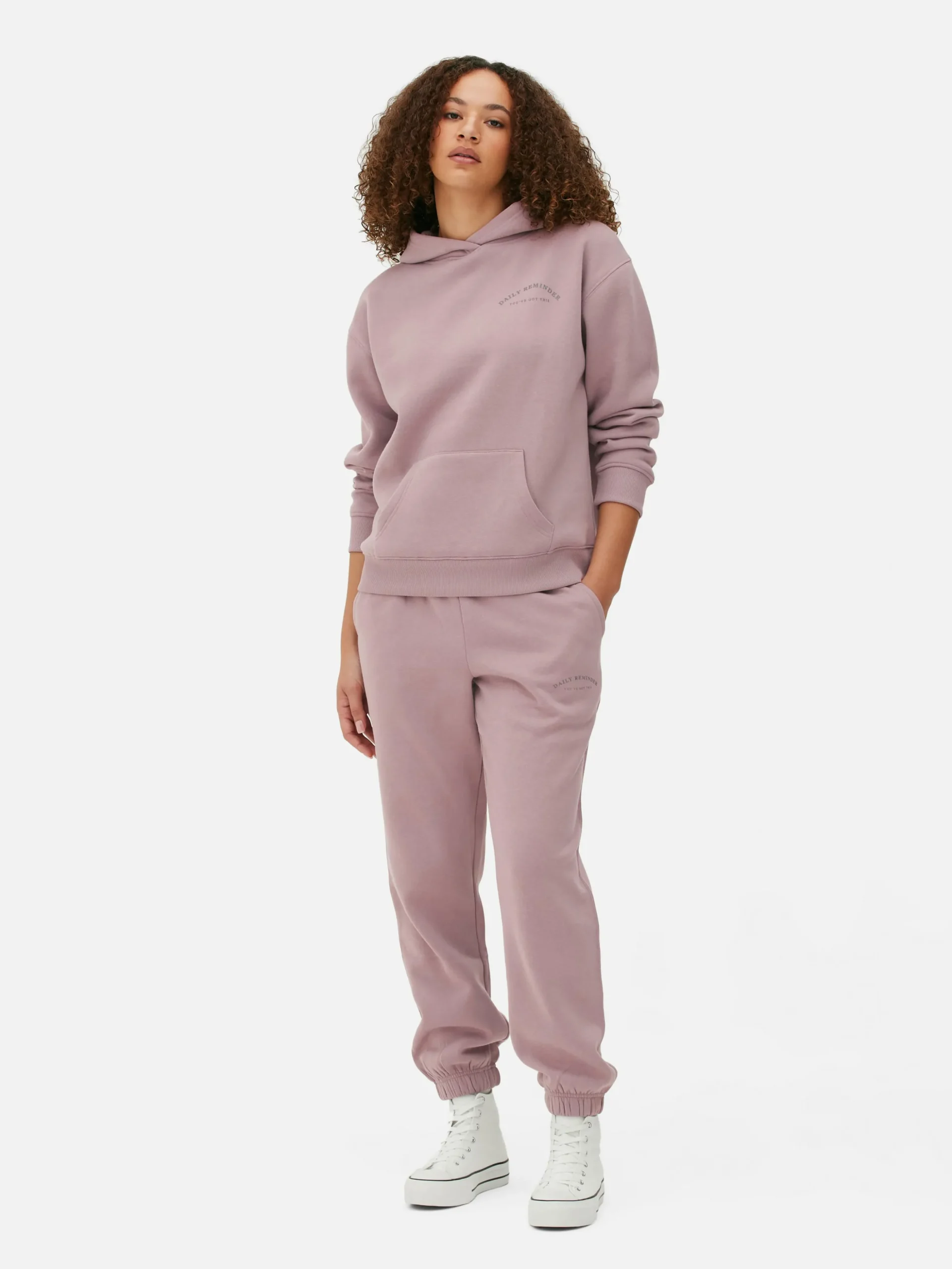 sweat__capuche_graphique__0.webp Sweat à Capuche Graphique à Coordonner