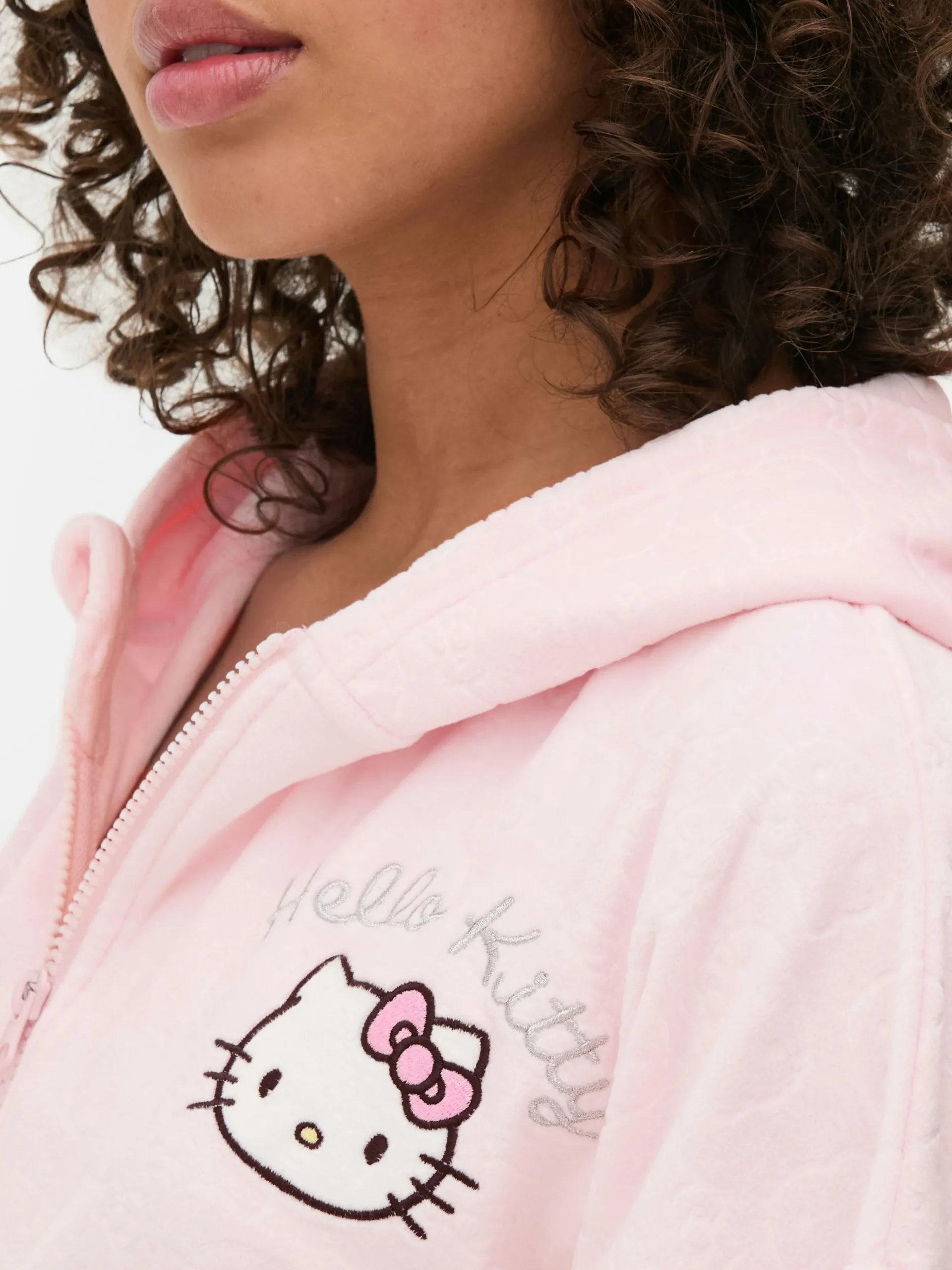 sweat__capuche_zipp_en_ve_2.webp Sweat à Capuche Zippé En Velours à Coordonner Hello Kitty