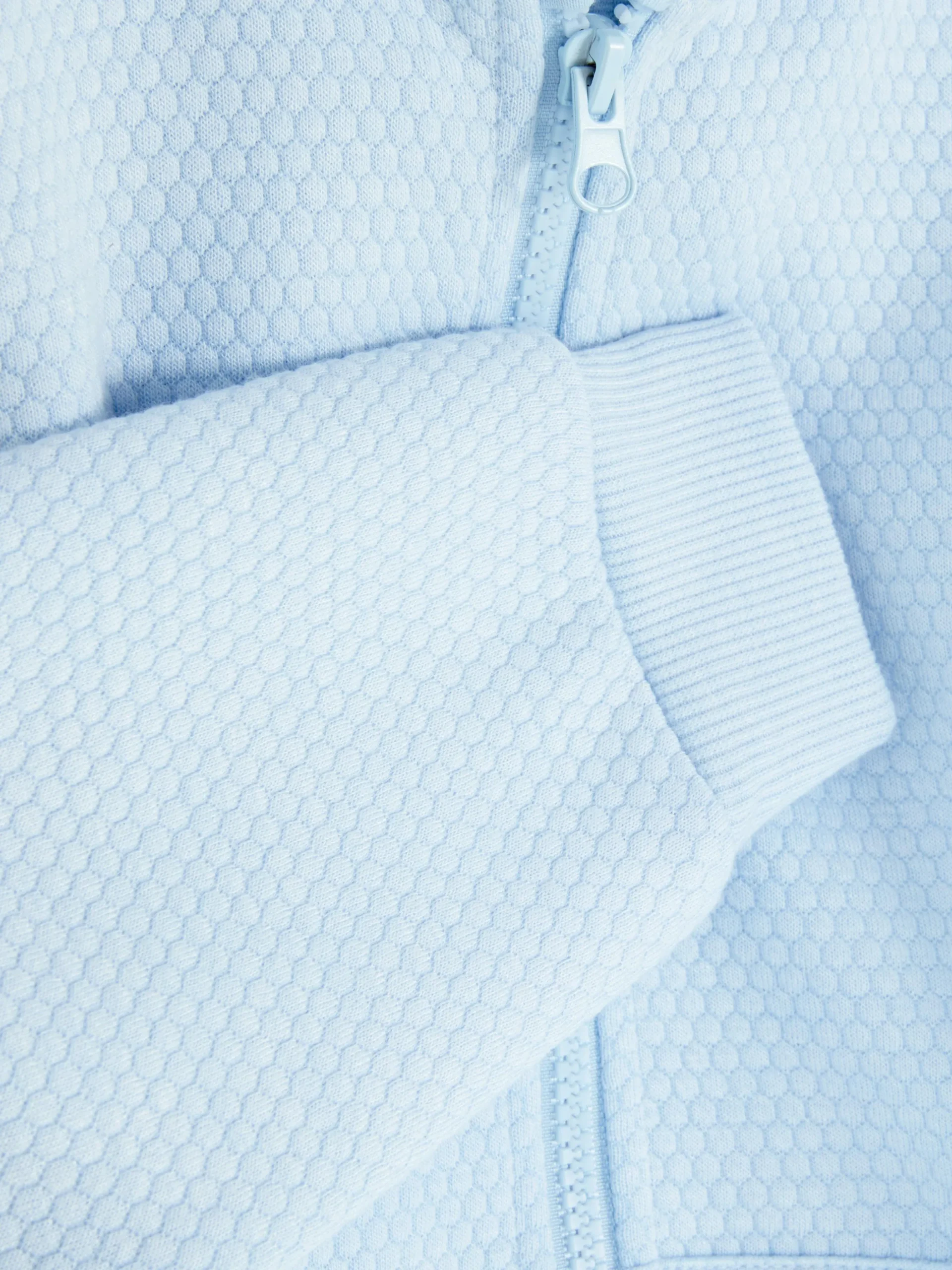 sweat_zipp_textur__capuch_2.webp Sweat Zippé Texturé à Capuche