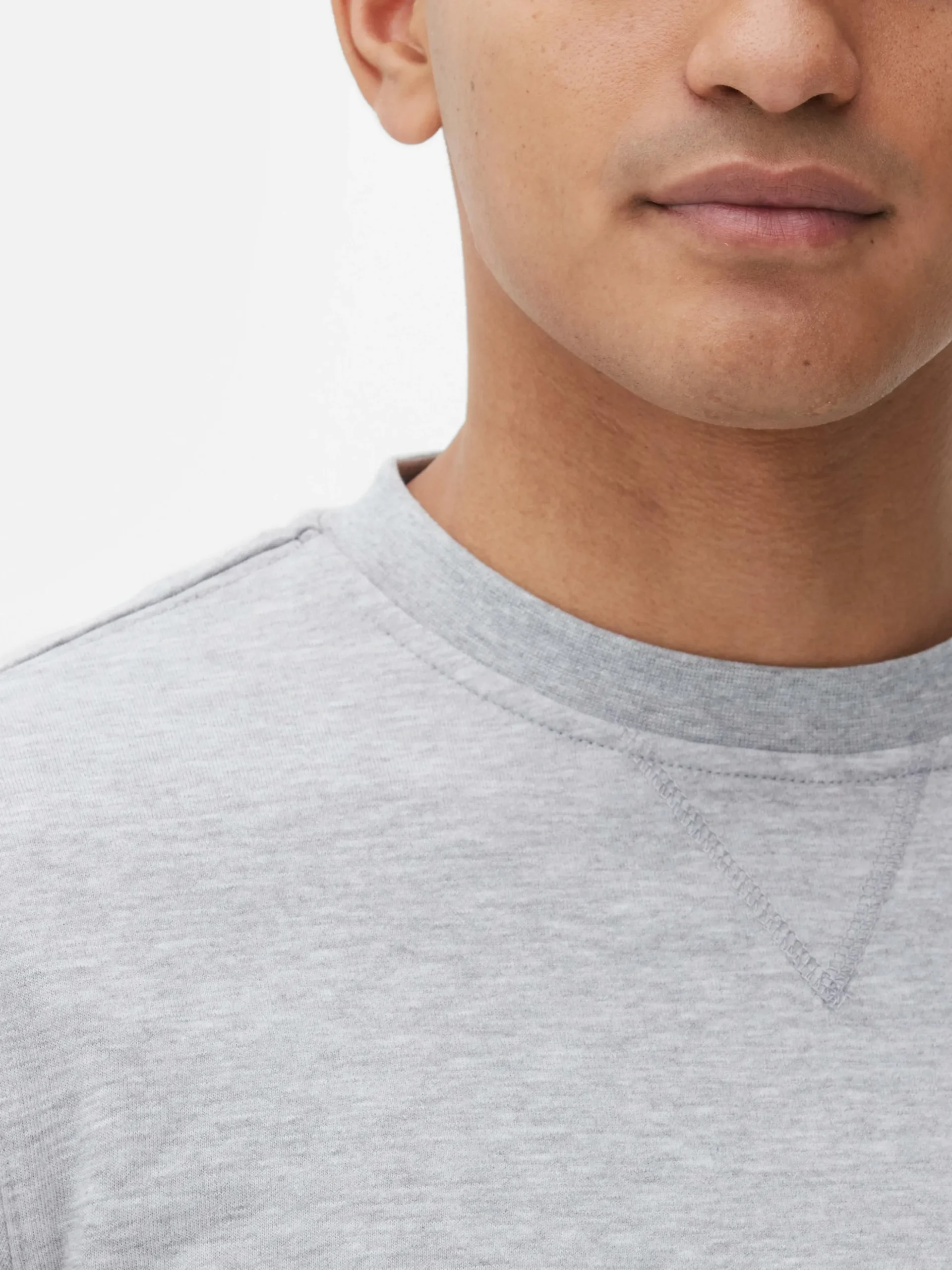 sweatshirt__col_rasducou_2-2.webp Sweat-shirt à Col Ras-du-cou