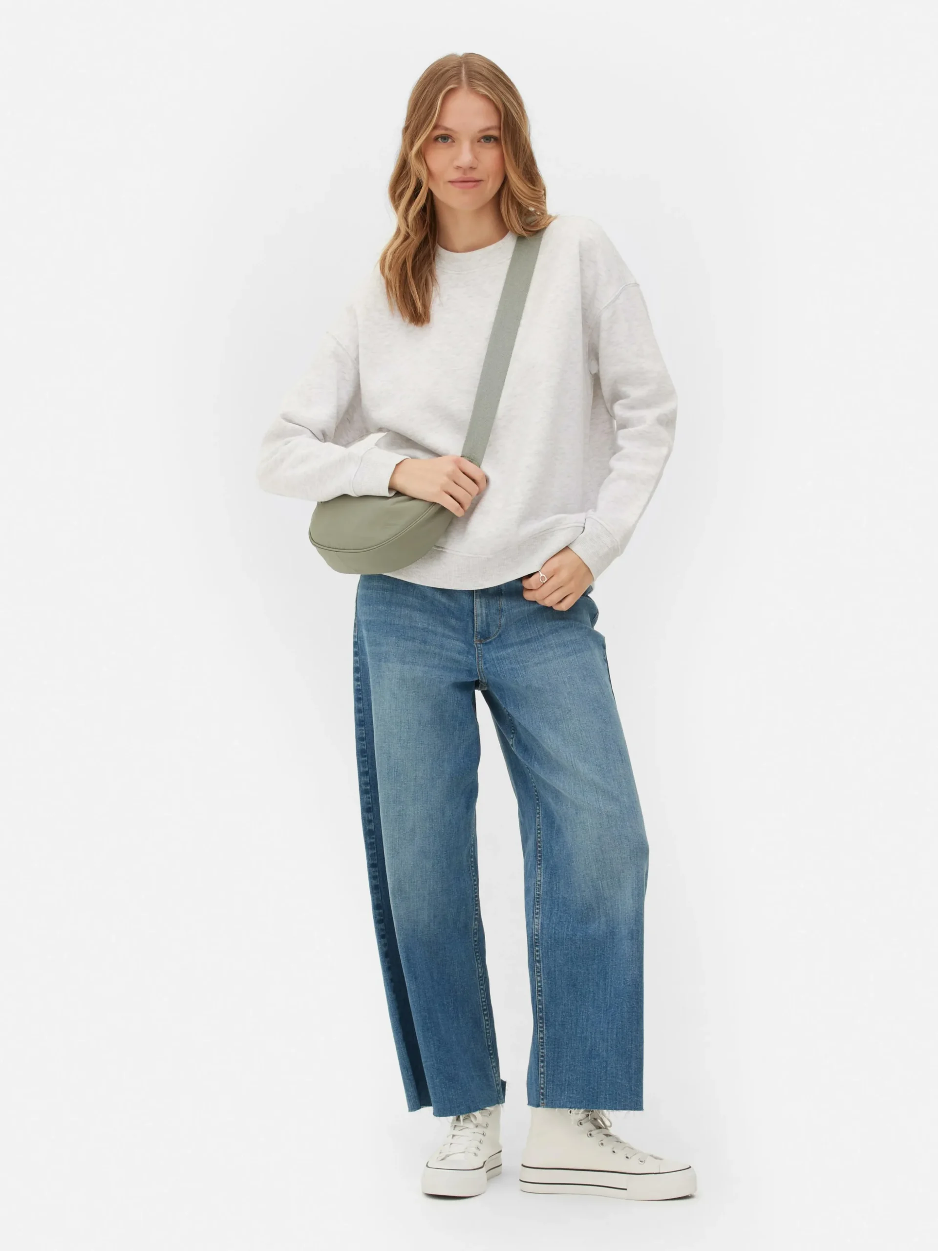 sweatshirt__col_rasducou__0-1.webp Sweat-shirt à Col Ras-du-cou Classique