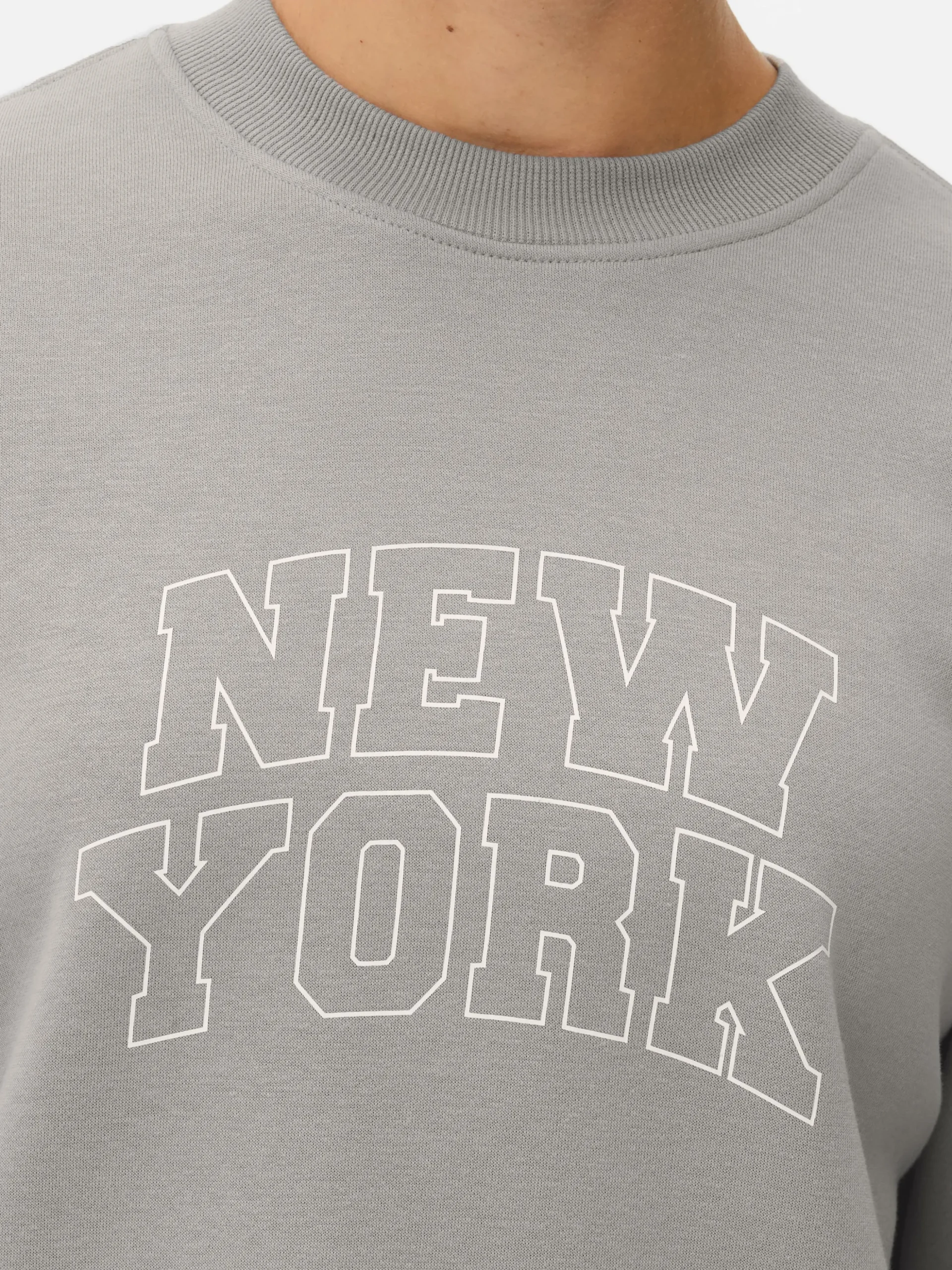 sweatshirt__col_rasducou__2-2.webp Sweat-shirt à Col Ras-du-cou Avec Message