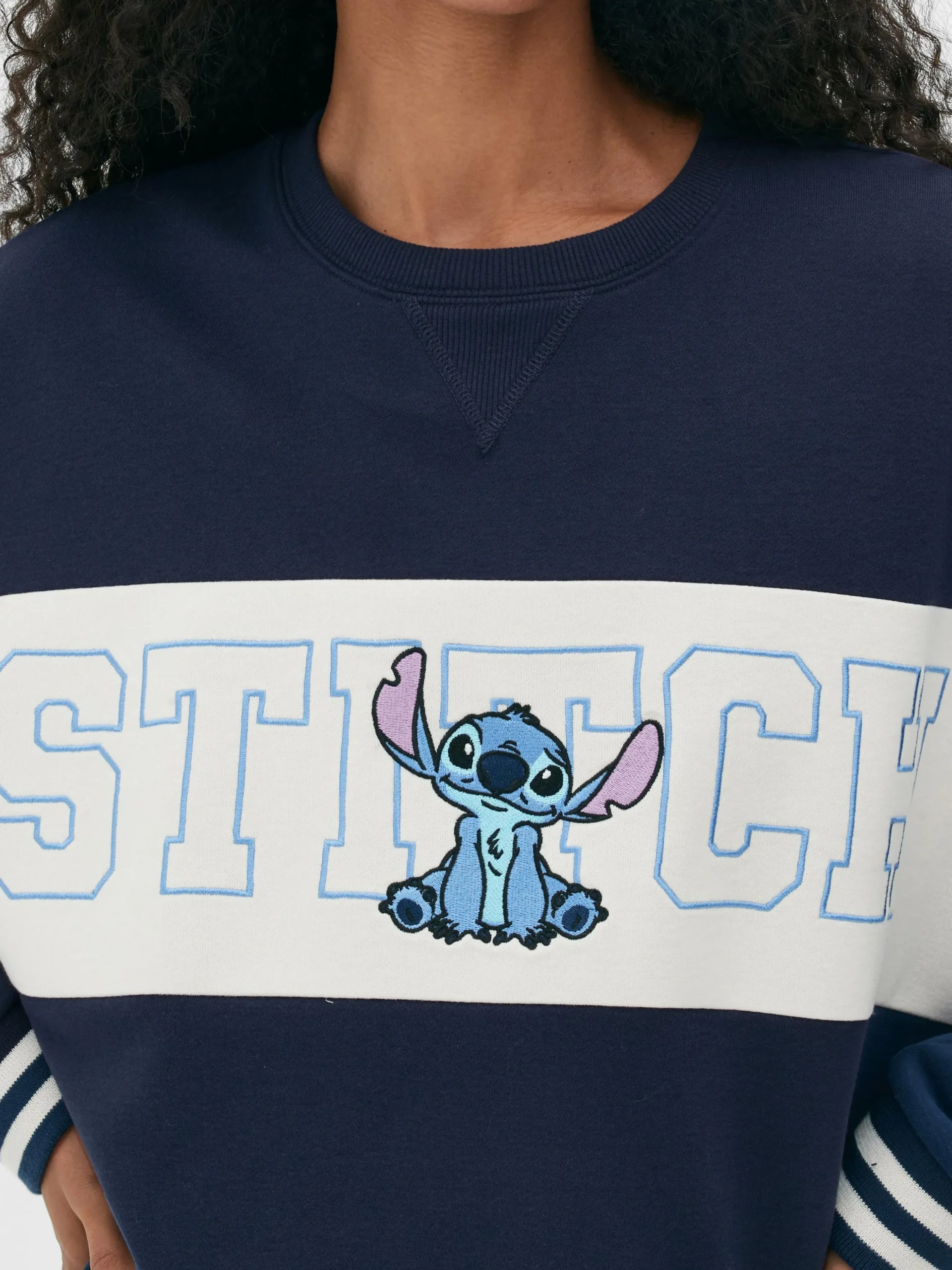 sweatshirt__texte_contras_2.webp Sweat-shirt à Texte Contrasté Disney Stitch