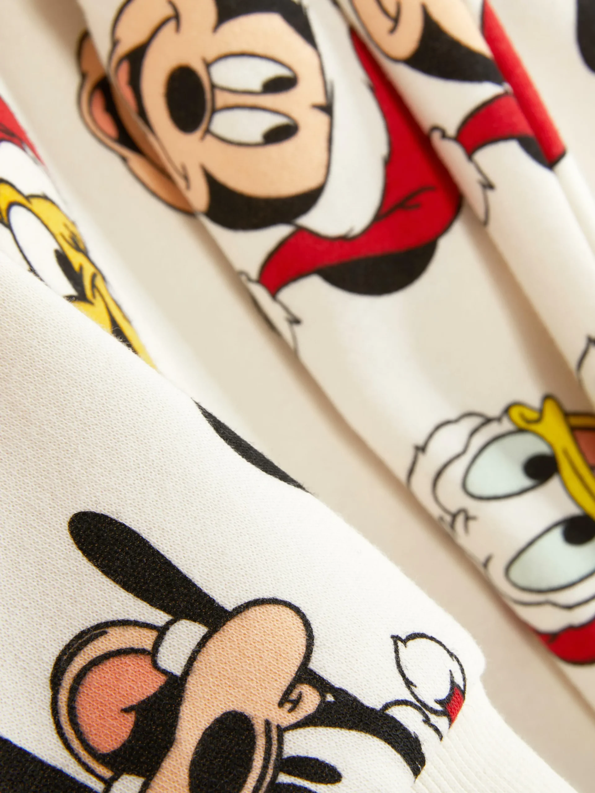 sweatshirt_et_bas_de_jogg_2-1.webp Sweat-shirt Et Bas De Jogging De Noël Disney