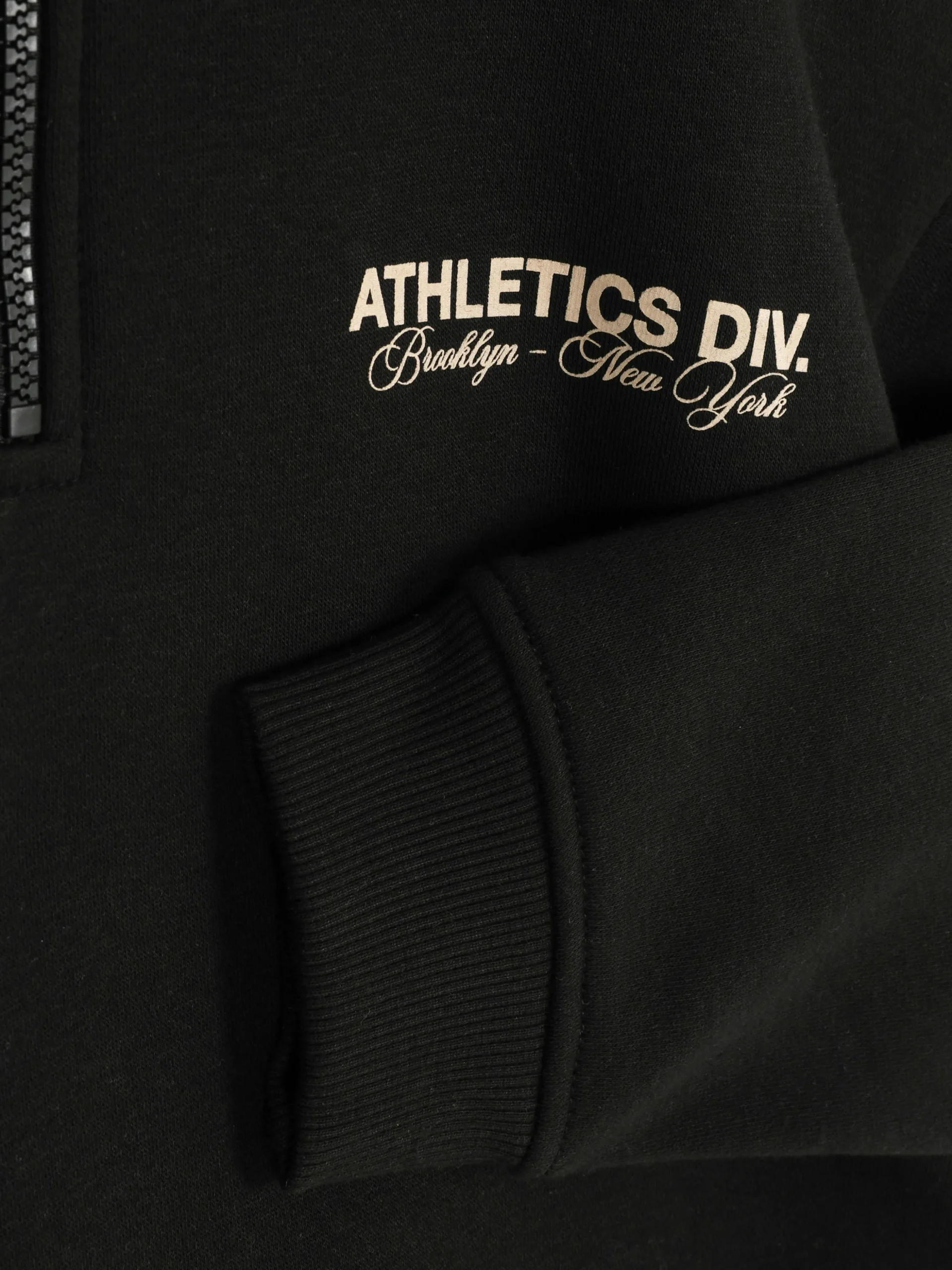 sweatshirt_graphique__col_4-2.webp Sweat-shirt Graphique à Col Cheminée