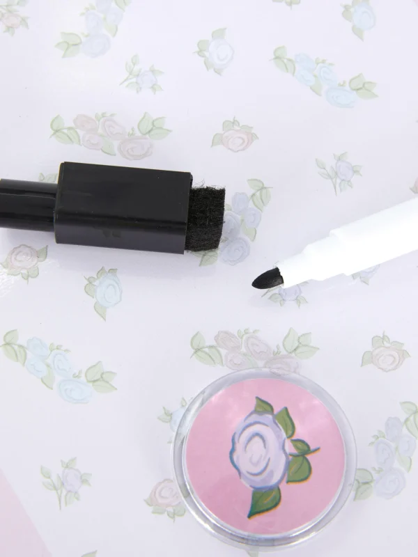 Tableau Blanc à Motif Floral