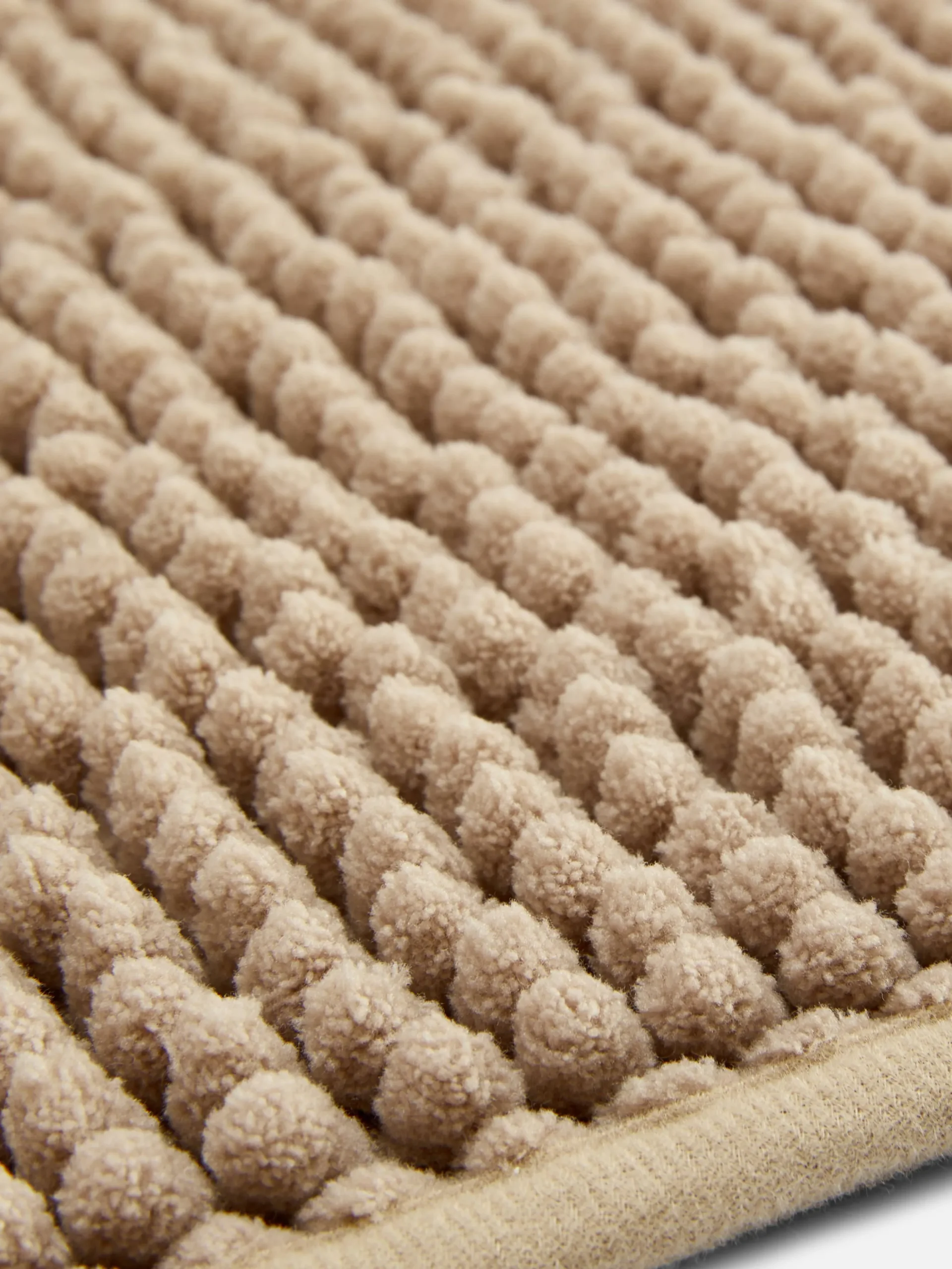 tapis_de_bain_en_maille_c_1-3.webp Tapis De Bain En Maille Chenille