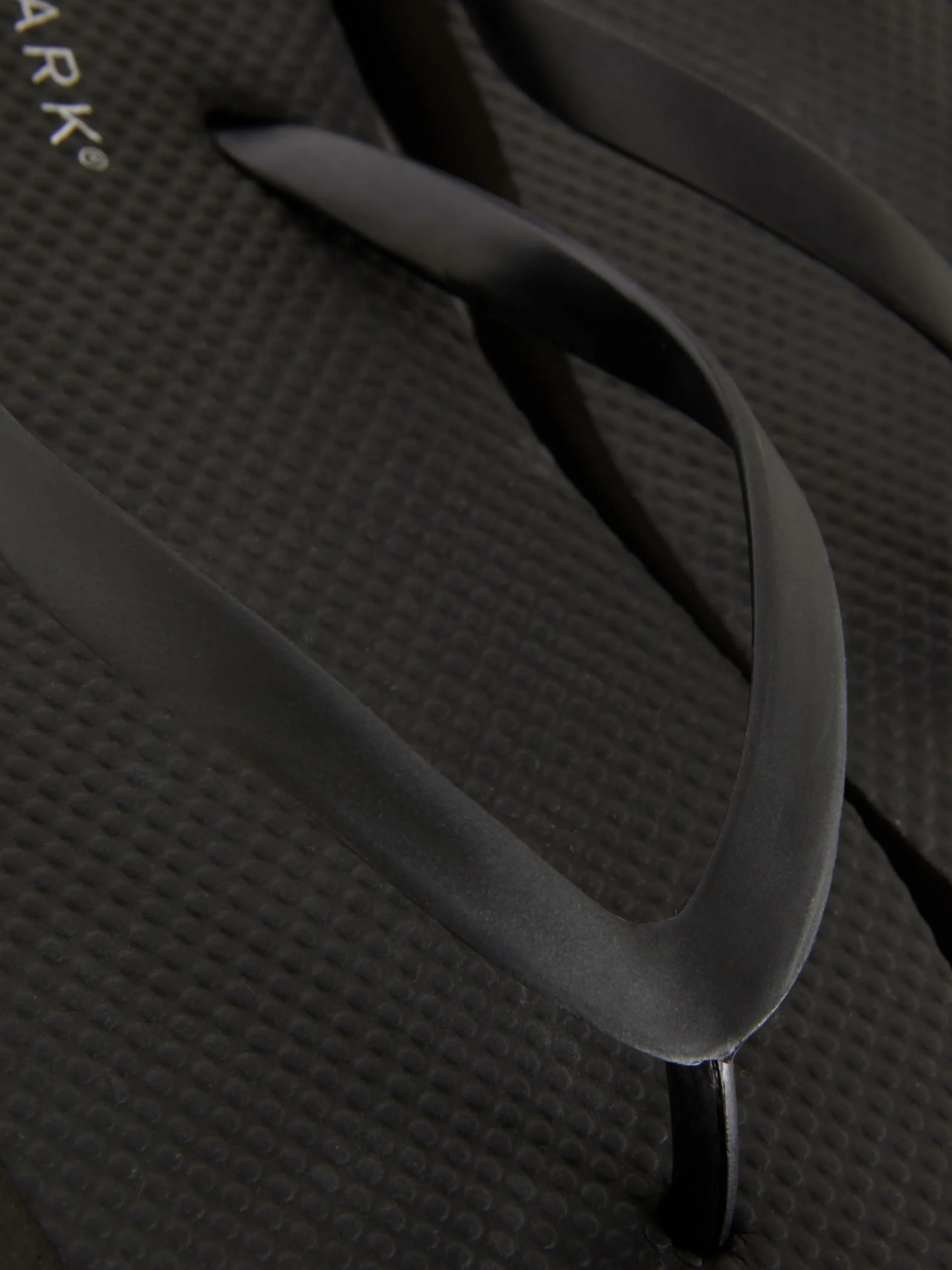 tongs_plates_essential_4-1.webp Tongs Plates Essential