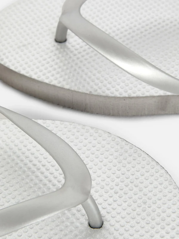 Tongs Plates Essential