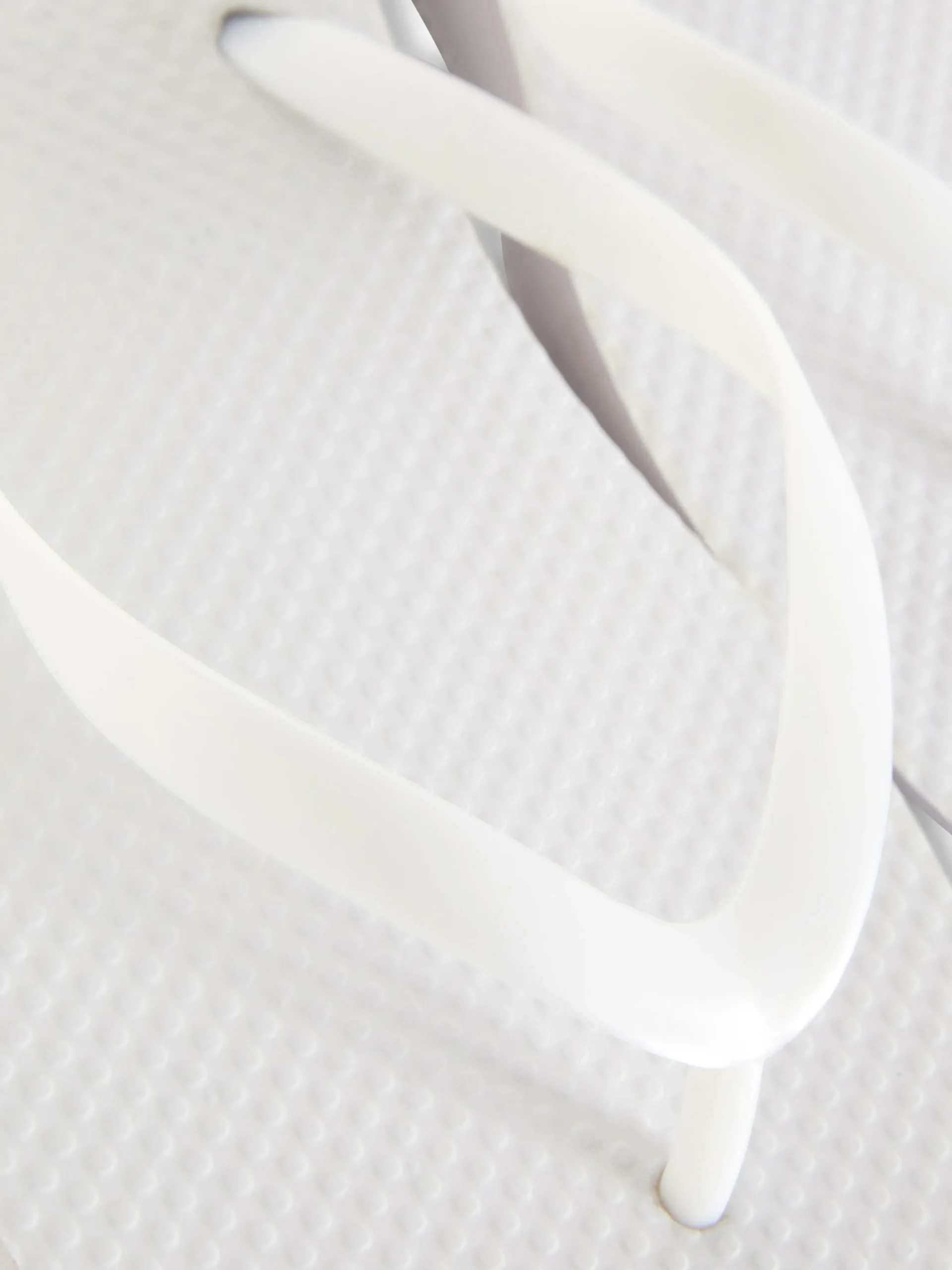 tongs_plates_essential_4.webp Tongs Plates Essential