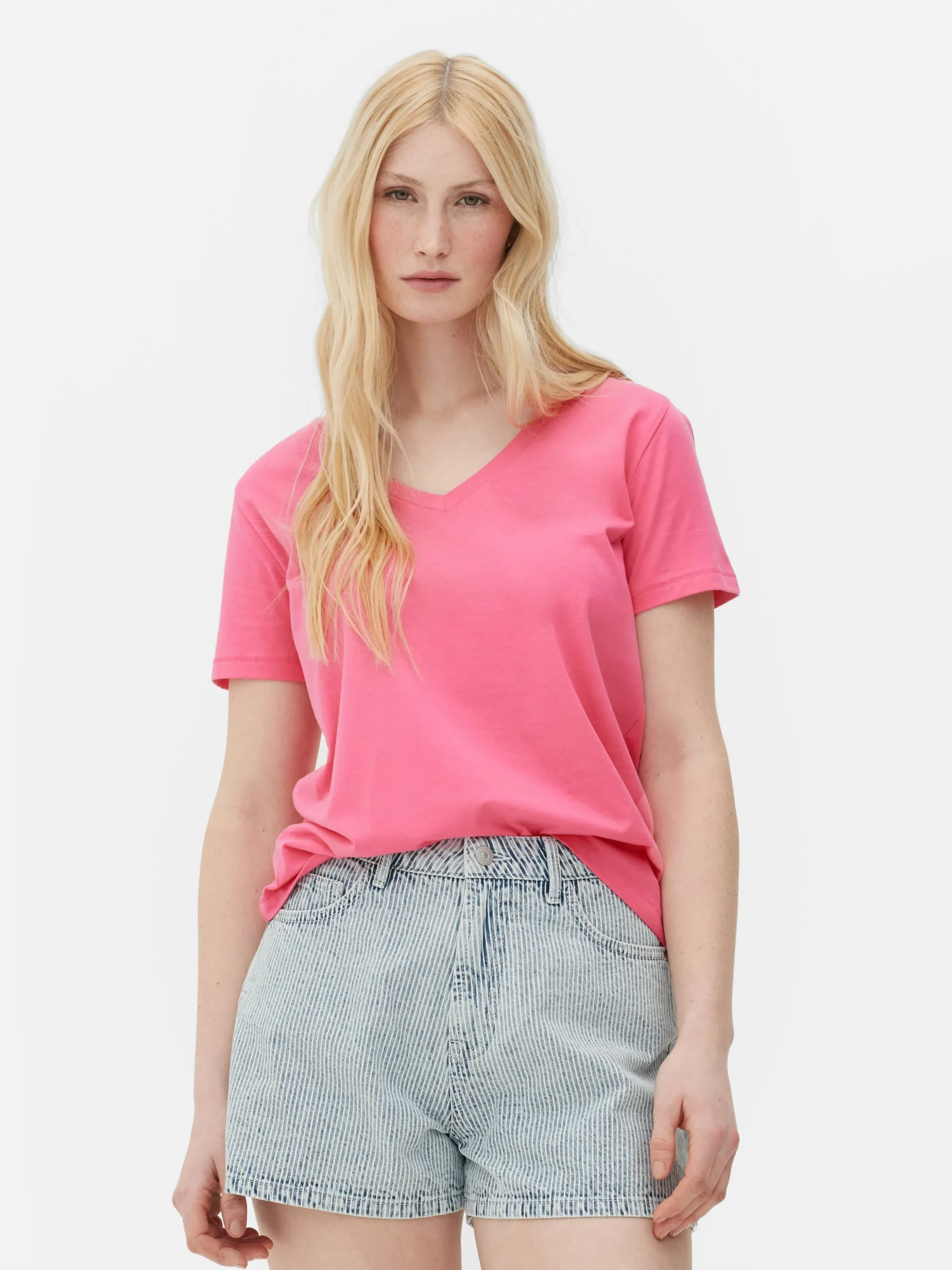 tshirt__col_en_v_et_manch_1-3.webp T-shirt à Col En V Et Manches Courtes