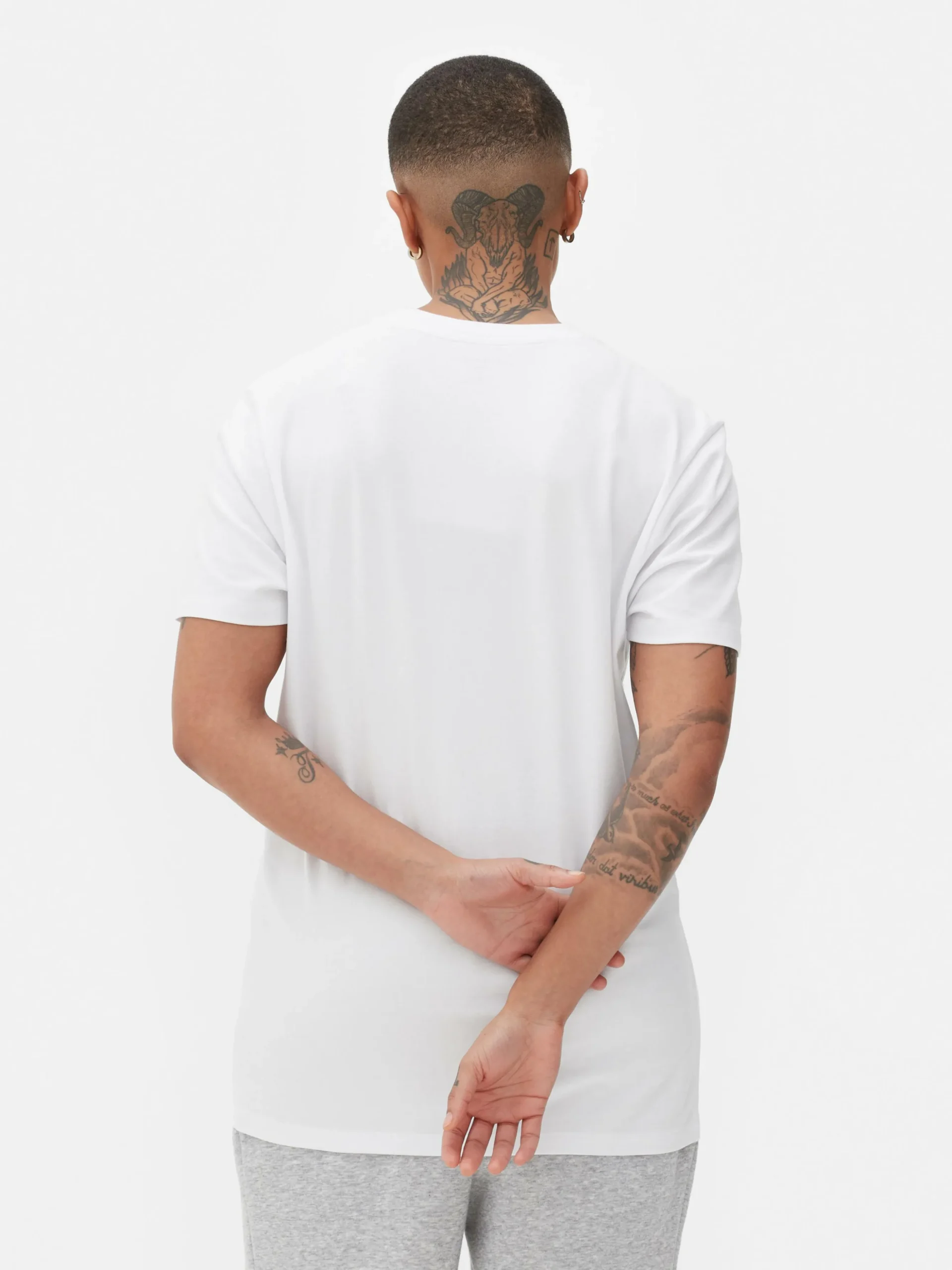 tshirt__col_rasducou_coup_3.webp T-shirt à Col Ras-du-cou Coupe Regular