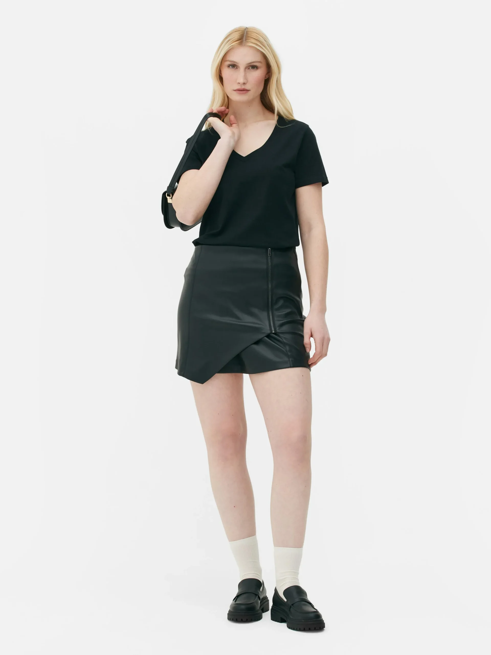 tshirt_coupe_regular__col_0-1.webp T-shirt Coupe Regular à Col En V