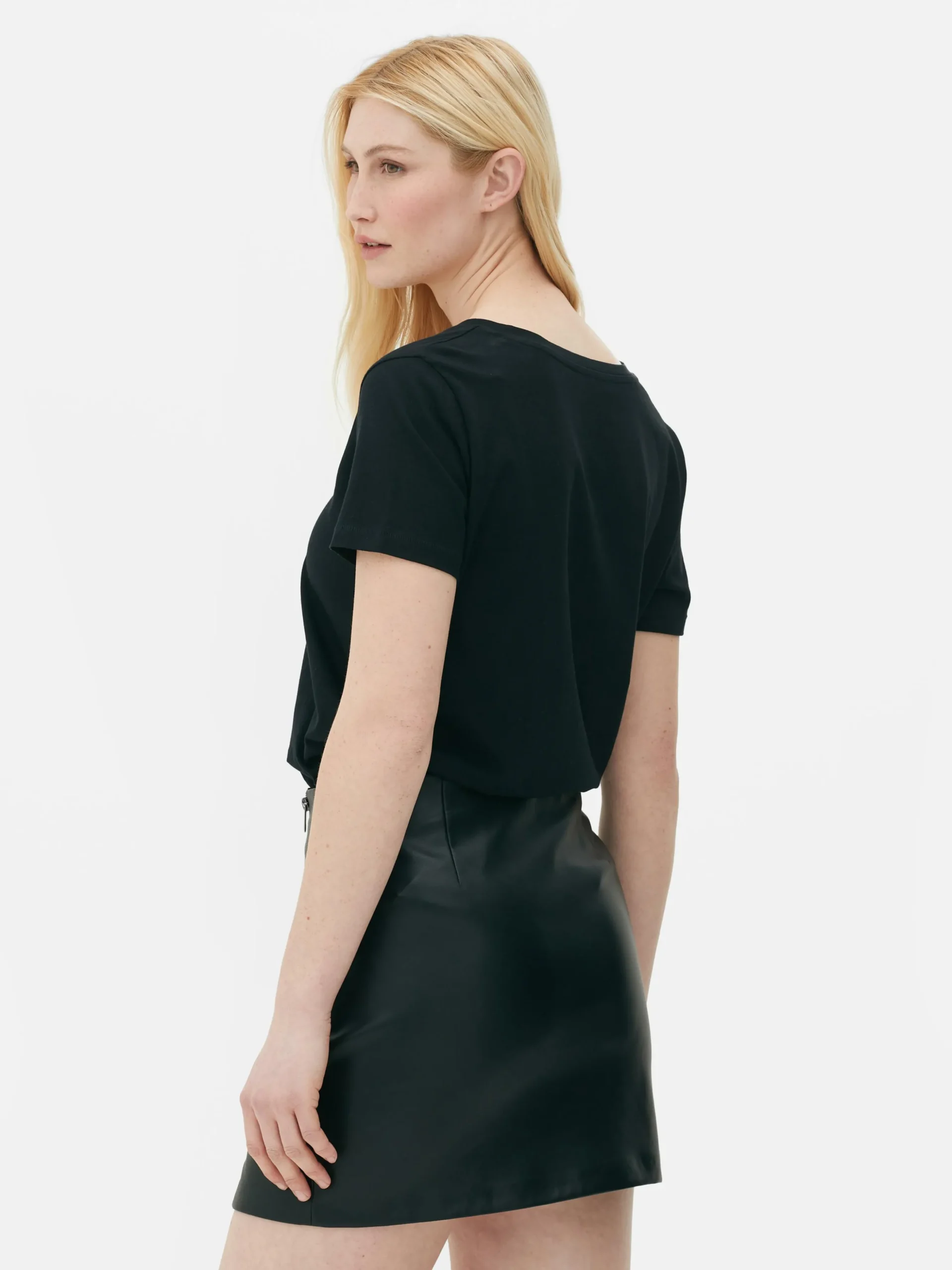 tshirt_coupe_regular__col_3-1.webp T-shirt Coupe Regular à Col En V