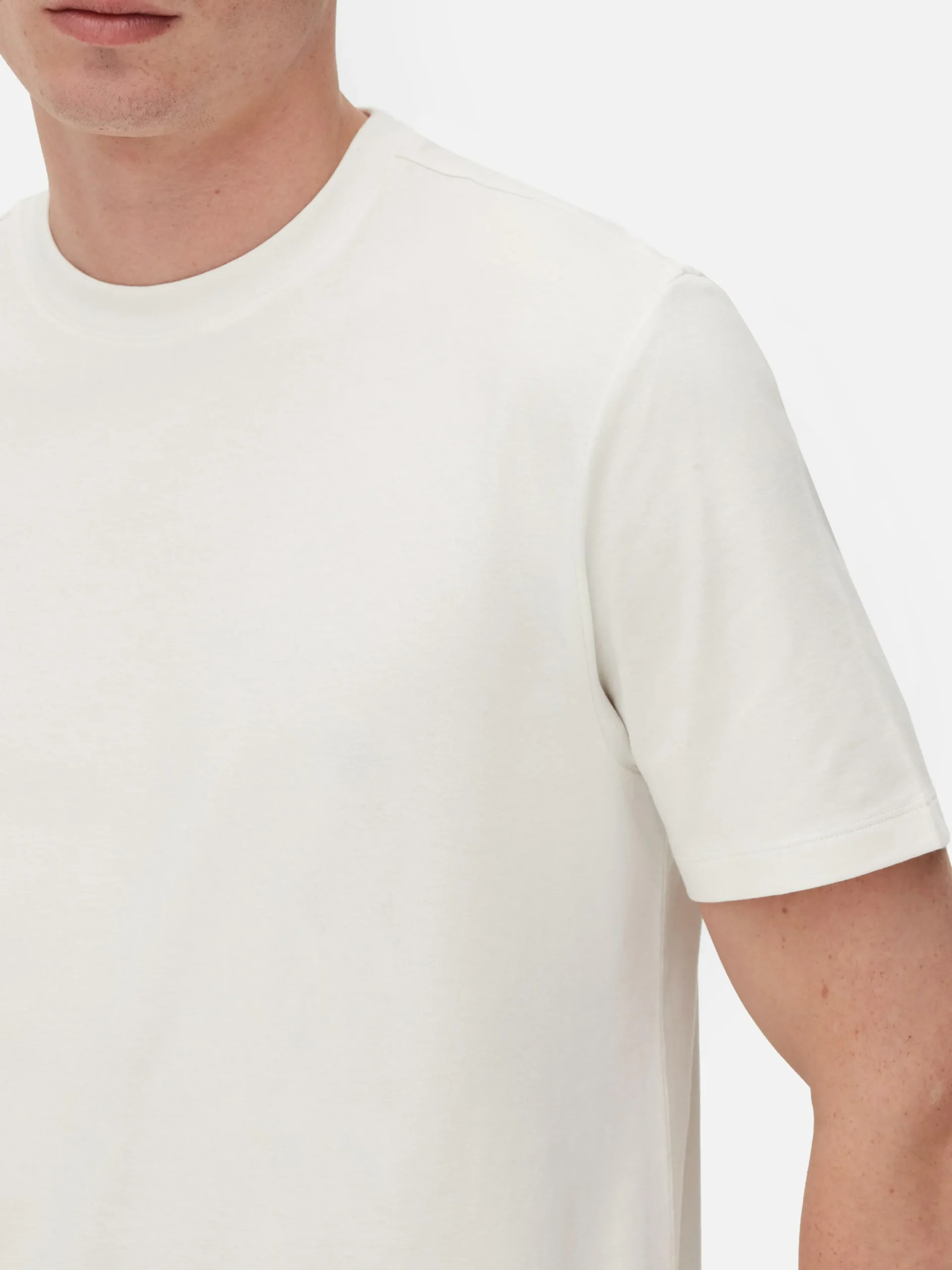 tshirt_coupe_slim__manche_2.webp T-shirt Coupe Slim à Manches Courtes