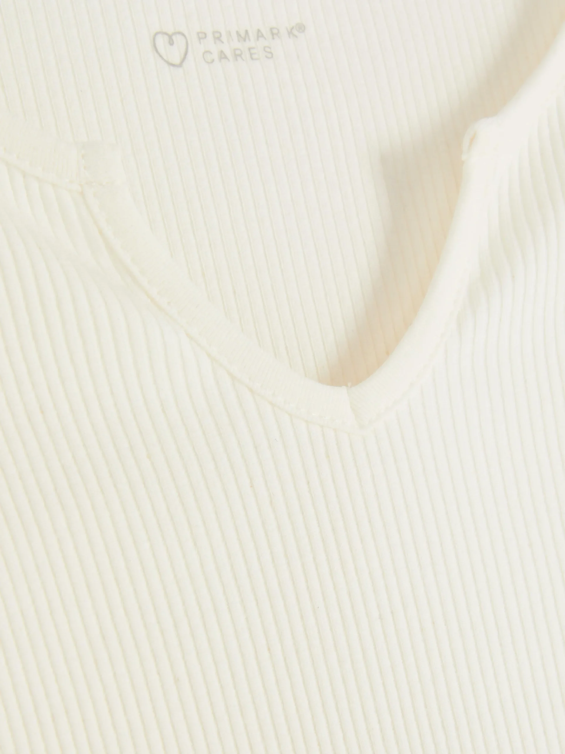 tshirt_ctel__encolure_cra_4.webp T-shirt Côtelé à Encolure Crantée