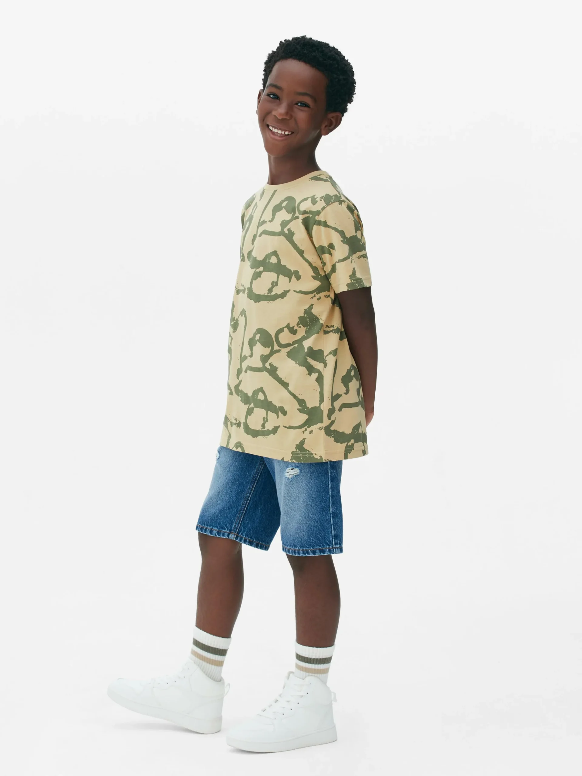 tshirt_graphique__manches_0-9.webp T-shirt Graphique à Manches Courtes