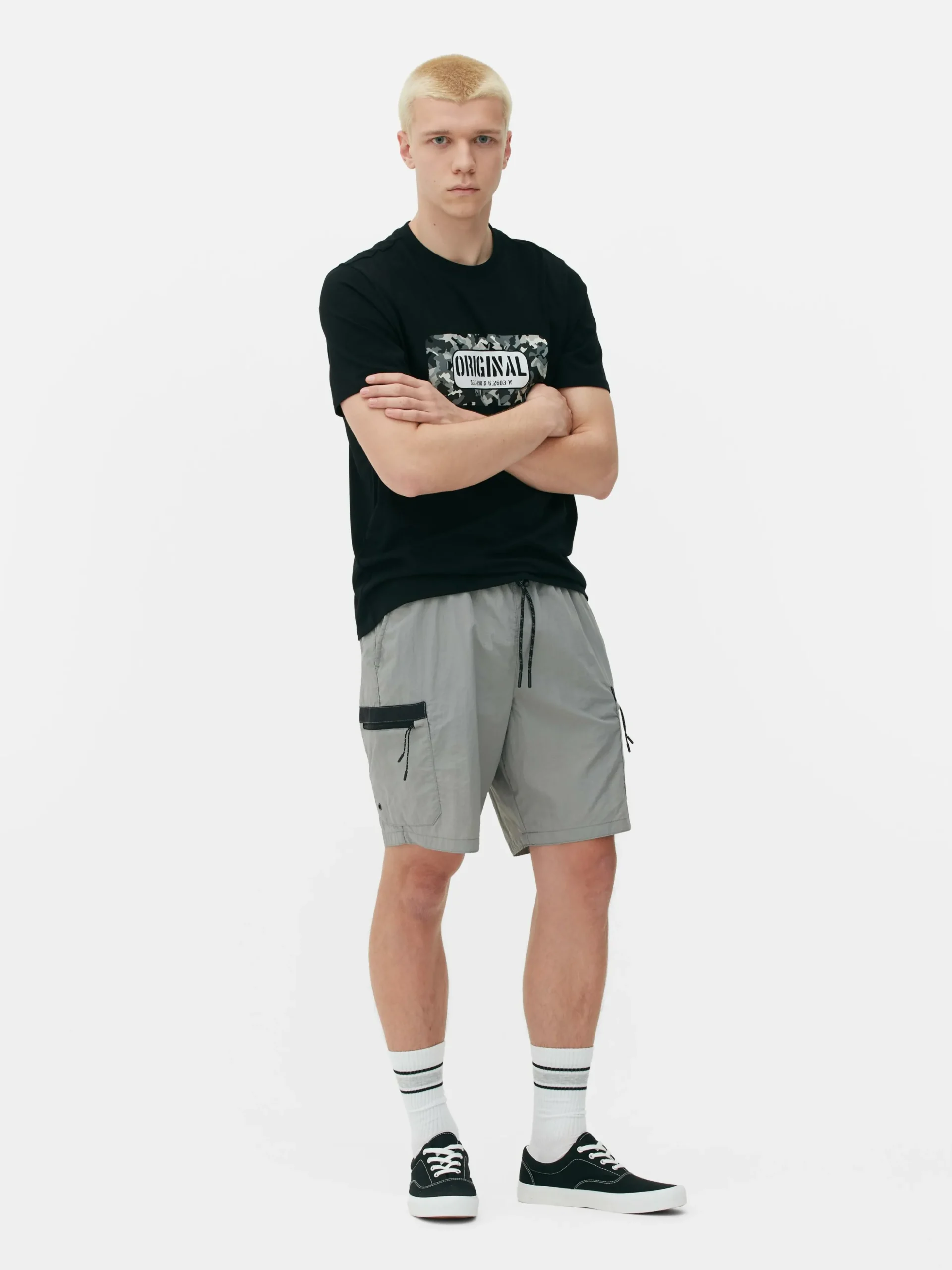 tshirt_graphique__motif_p_0.webp T-shirt Graphique à Motif Pochoir Original