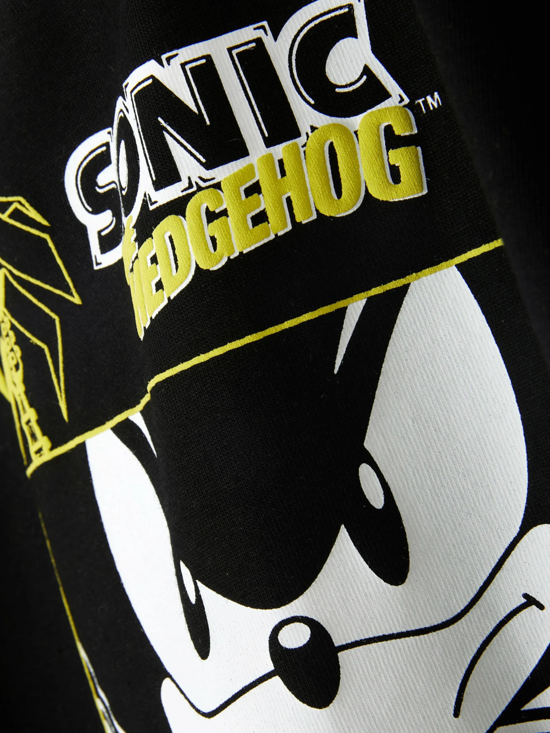 tshirt_graphique_sonic_le_2.webp T-shirt Graphique Sonic Le Hérisson