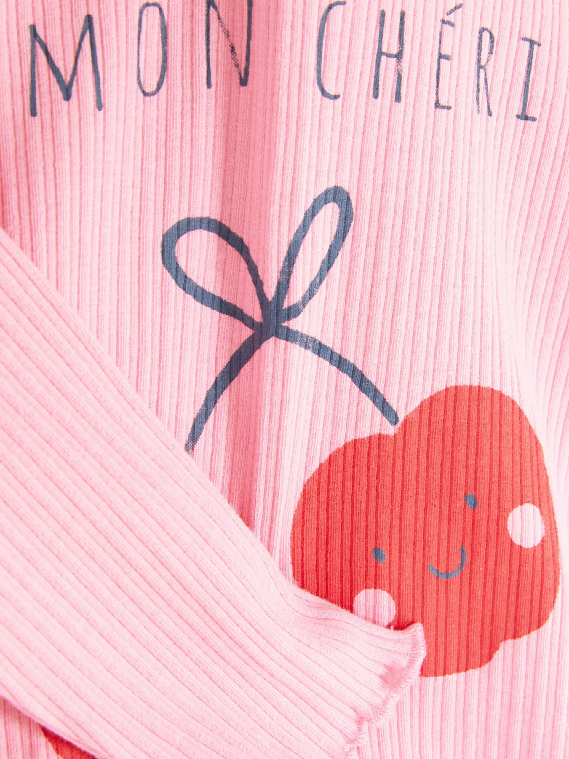 tshirt_imprim__ourlet_ond_4.webp T-shirt Imprimé à Ourlet Ondulé