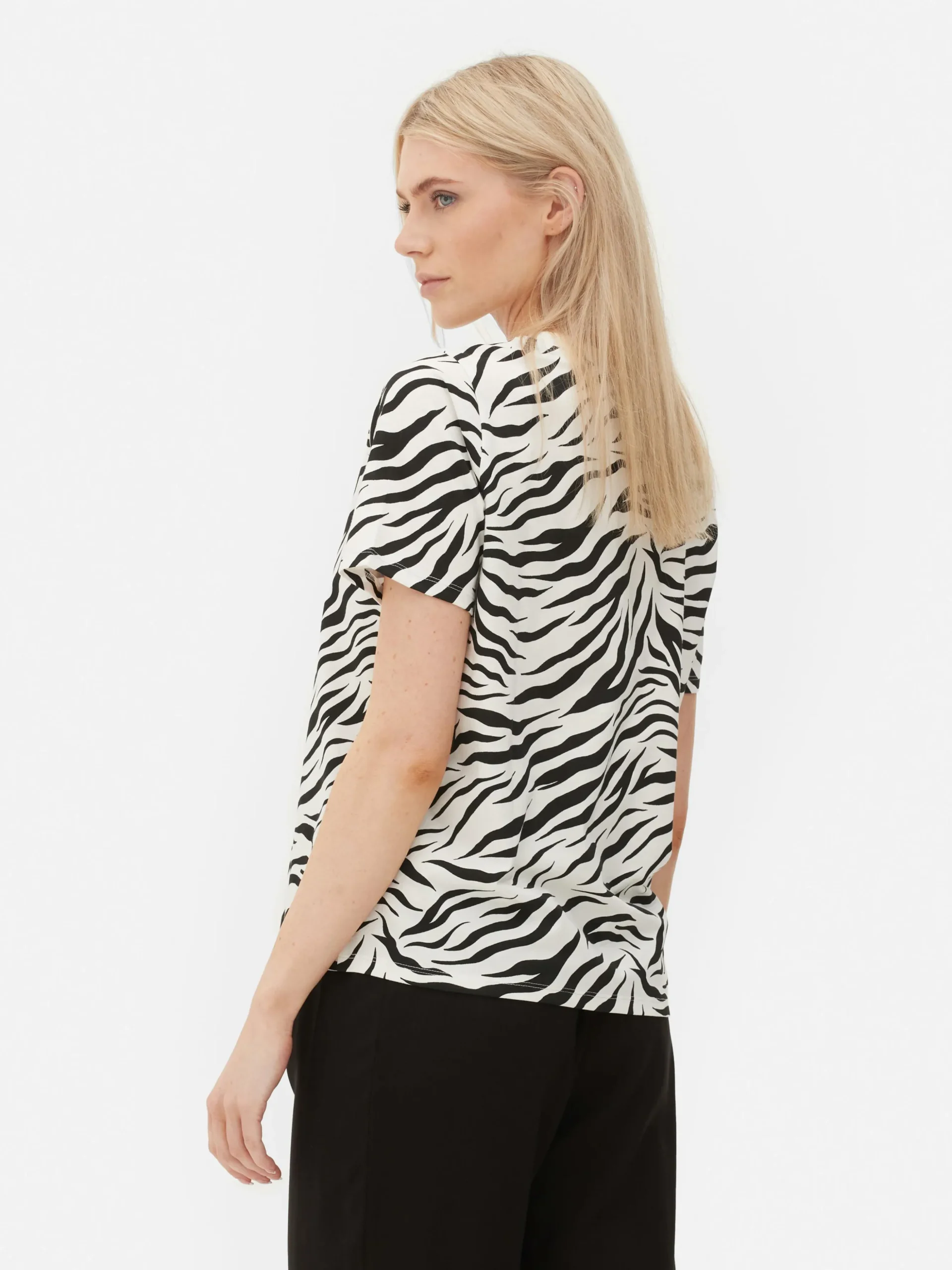 tshirt_imprim_sur_lensemb_3.webp T-shirt Imprimé Sur L'ensemble