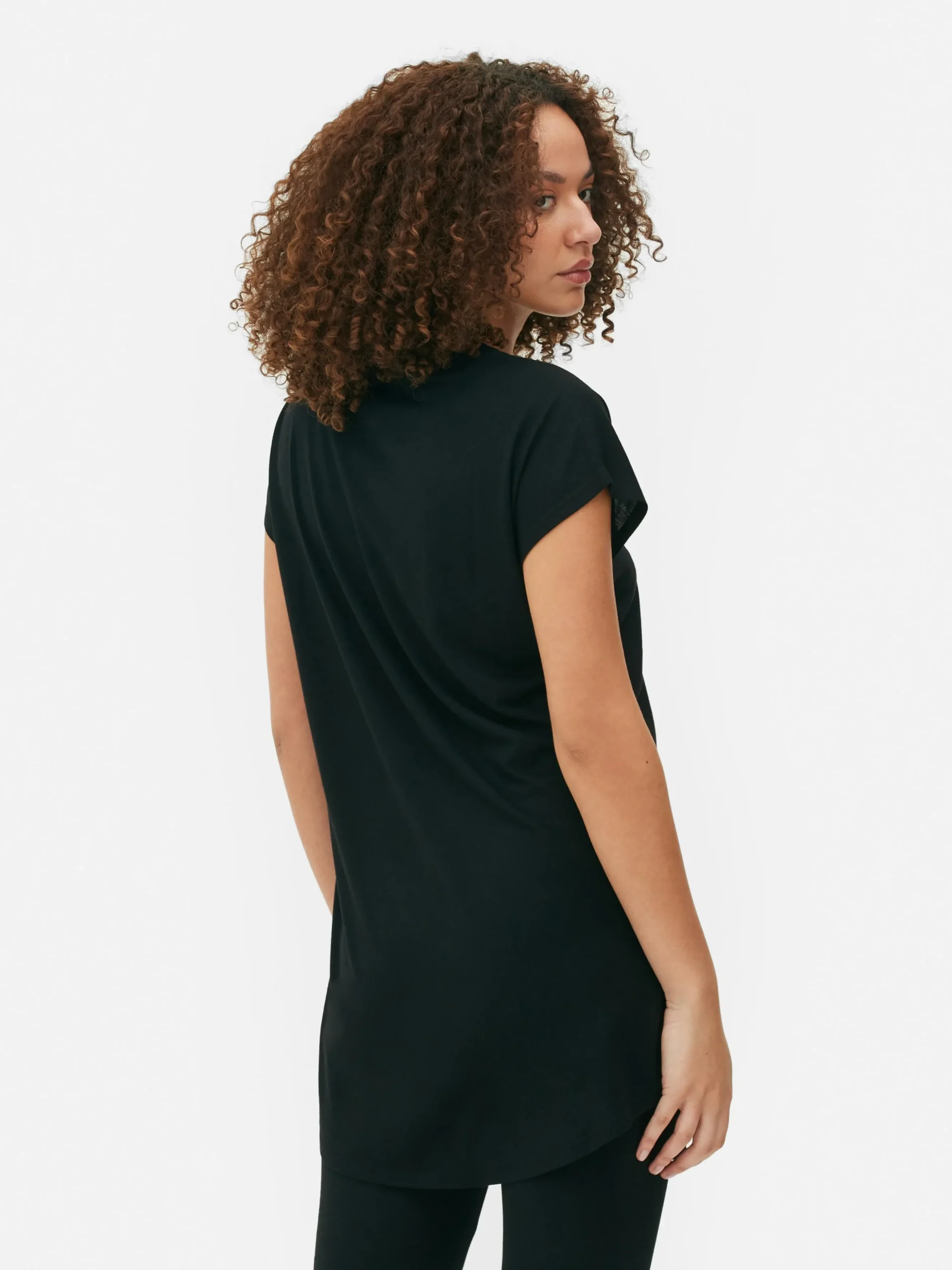 tshirt_long__col_rasducou_3.webp T-shirt Long à Col Ras-du-cou