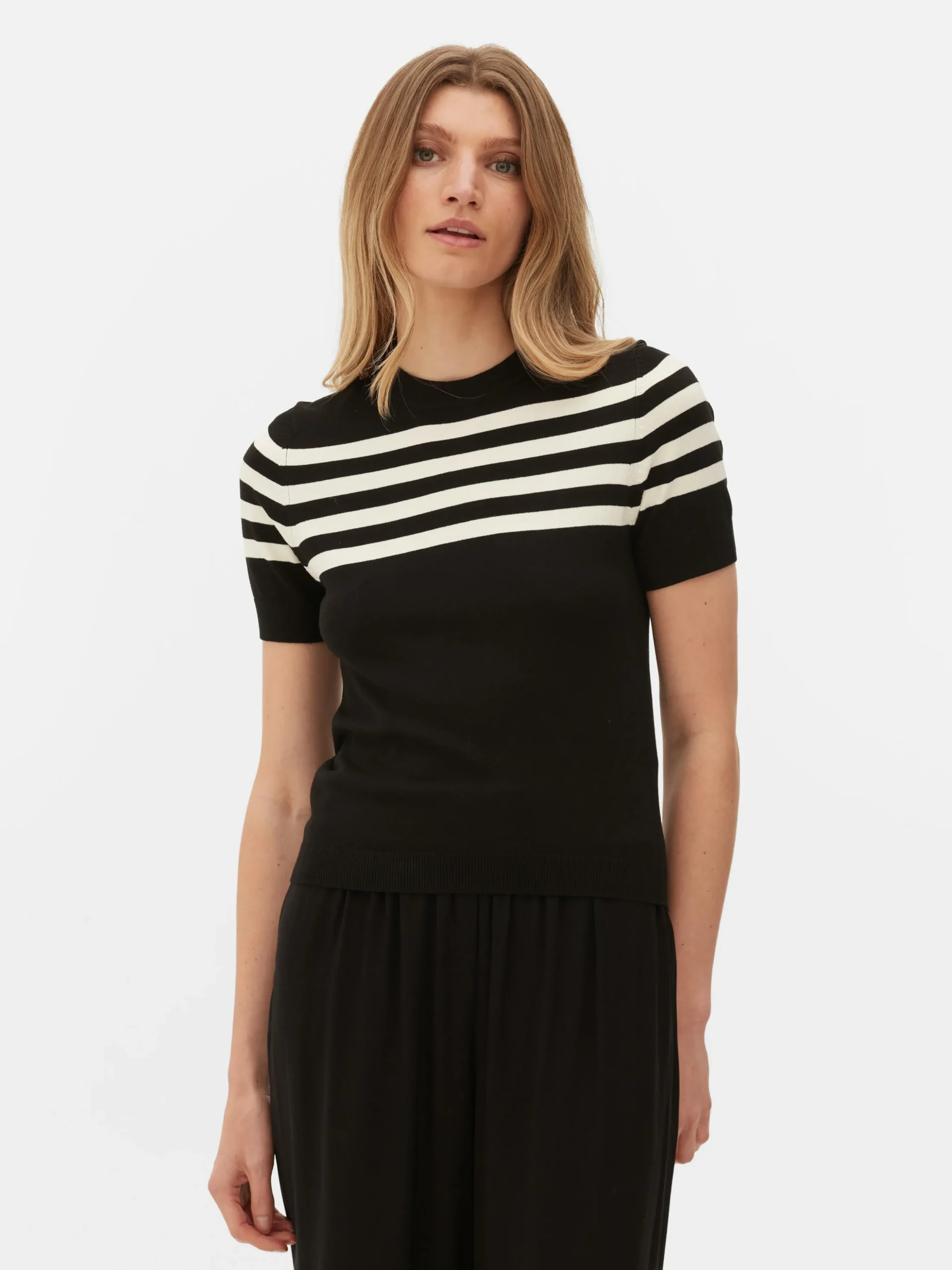 tshirt_tricot__manches_co_1.webp T-shirt Tricoté à Manches Courtes