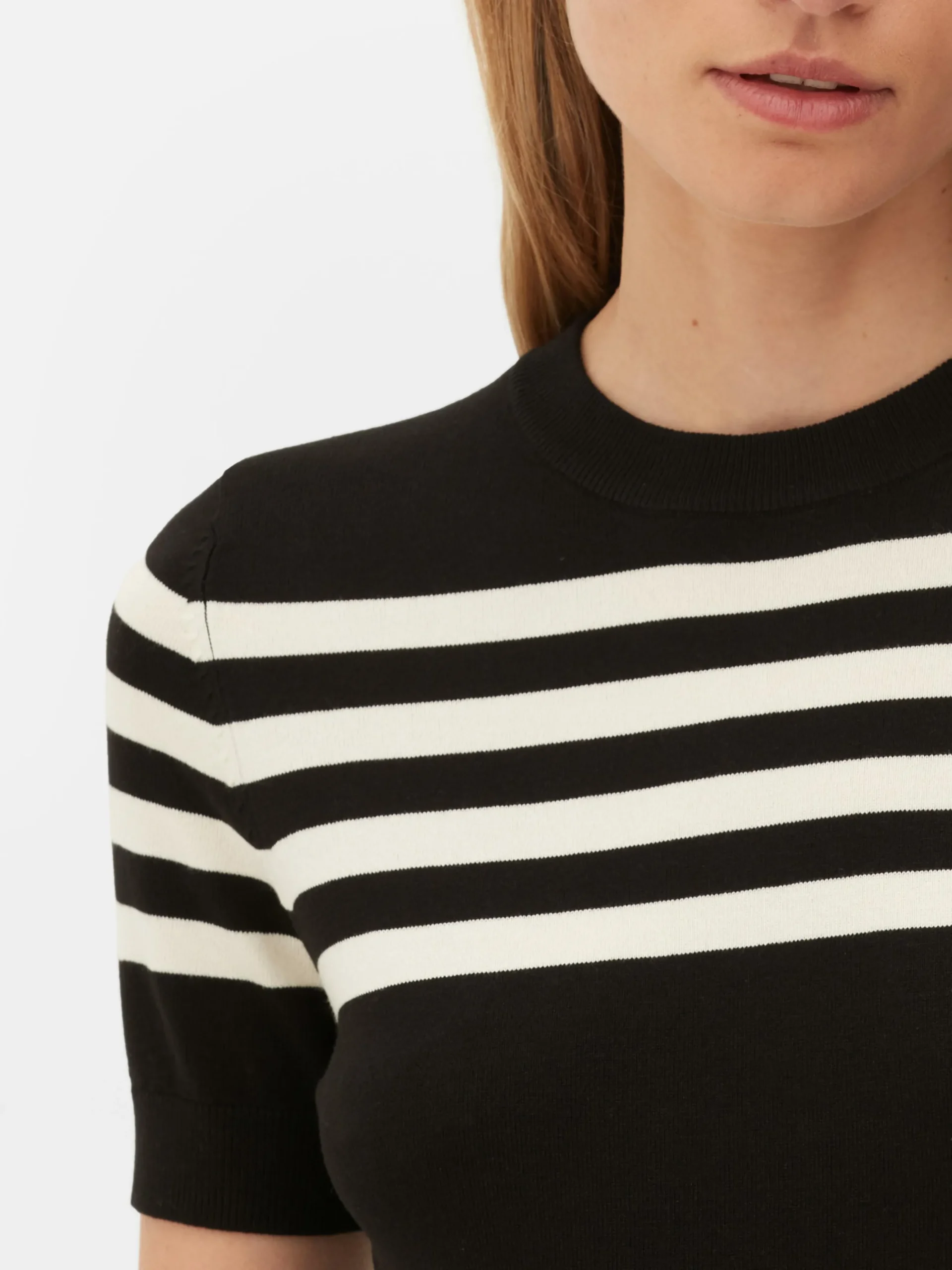 tshirt_tricot__manches_co_2.webp T-shirt Tricoté à Manches Courtes