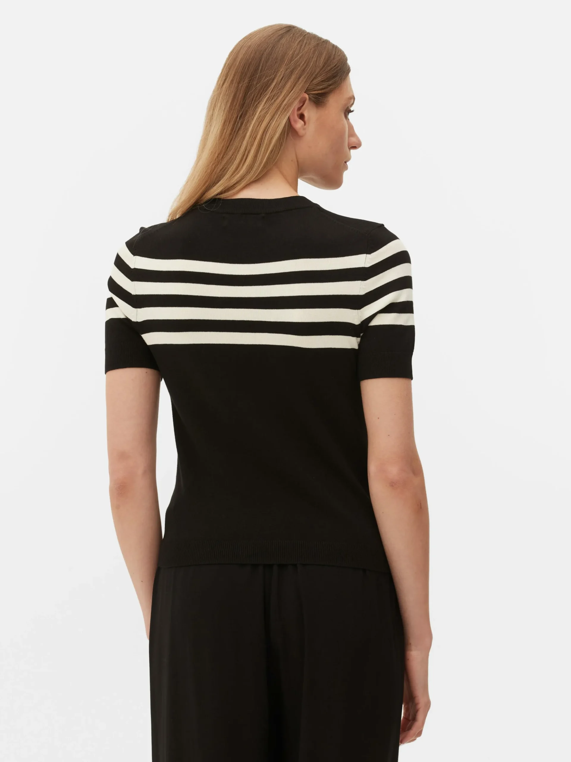 tshirt_tricot__manches_co_3.webp T-shirt Tricoté à Manches Courtes