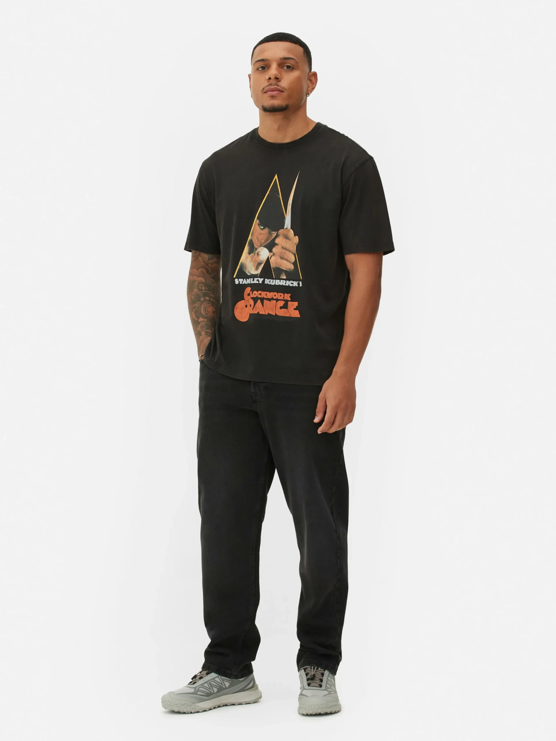 un_tshirt_graphique_orang_0.webp Un T-shirt Graphique Orange Mécanique