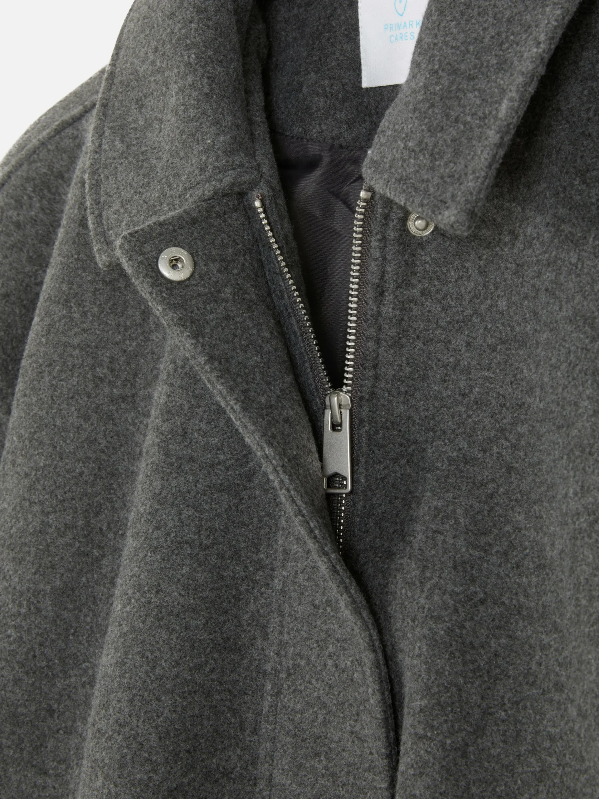 veste__ourlet_boule_5.webp Veste à Ourlet Boule