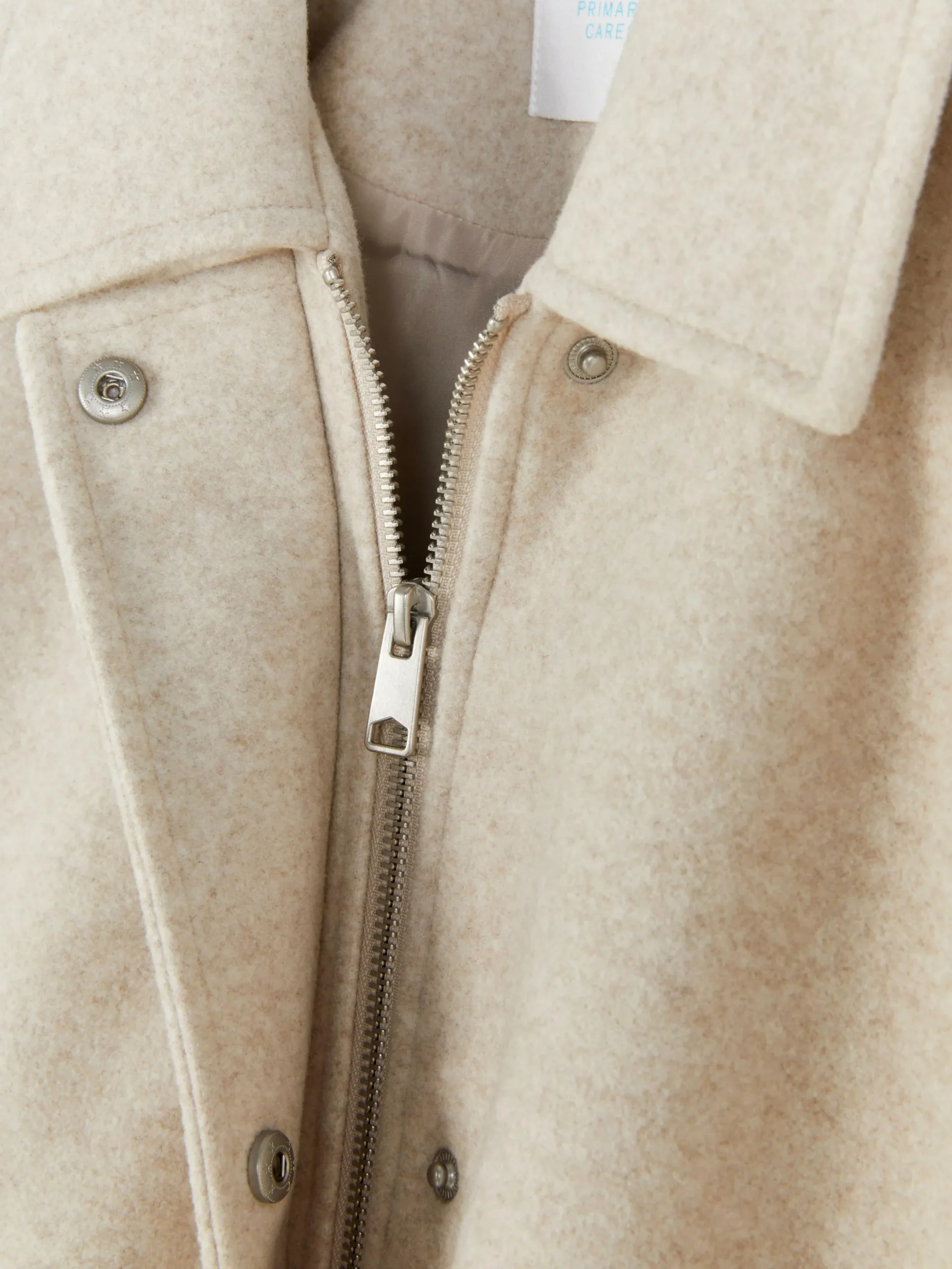 veste__ourlet_boule_6-1.webp Veste à Ourlet Boule