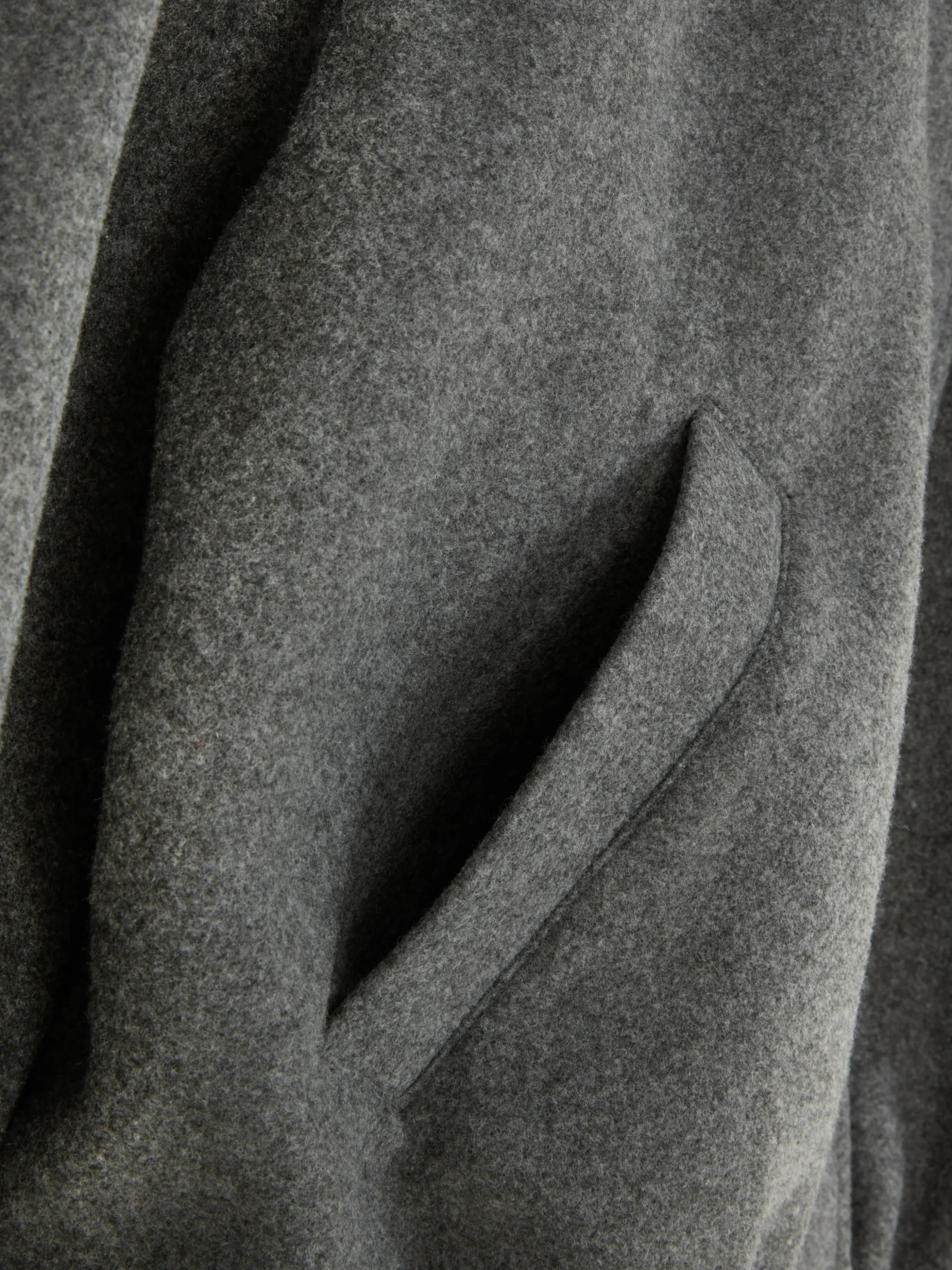 veste__ourlet_boule_6.webp Veste à Ourlet Boule