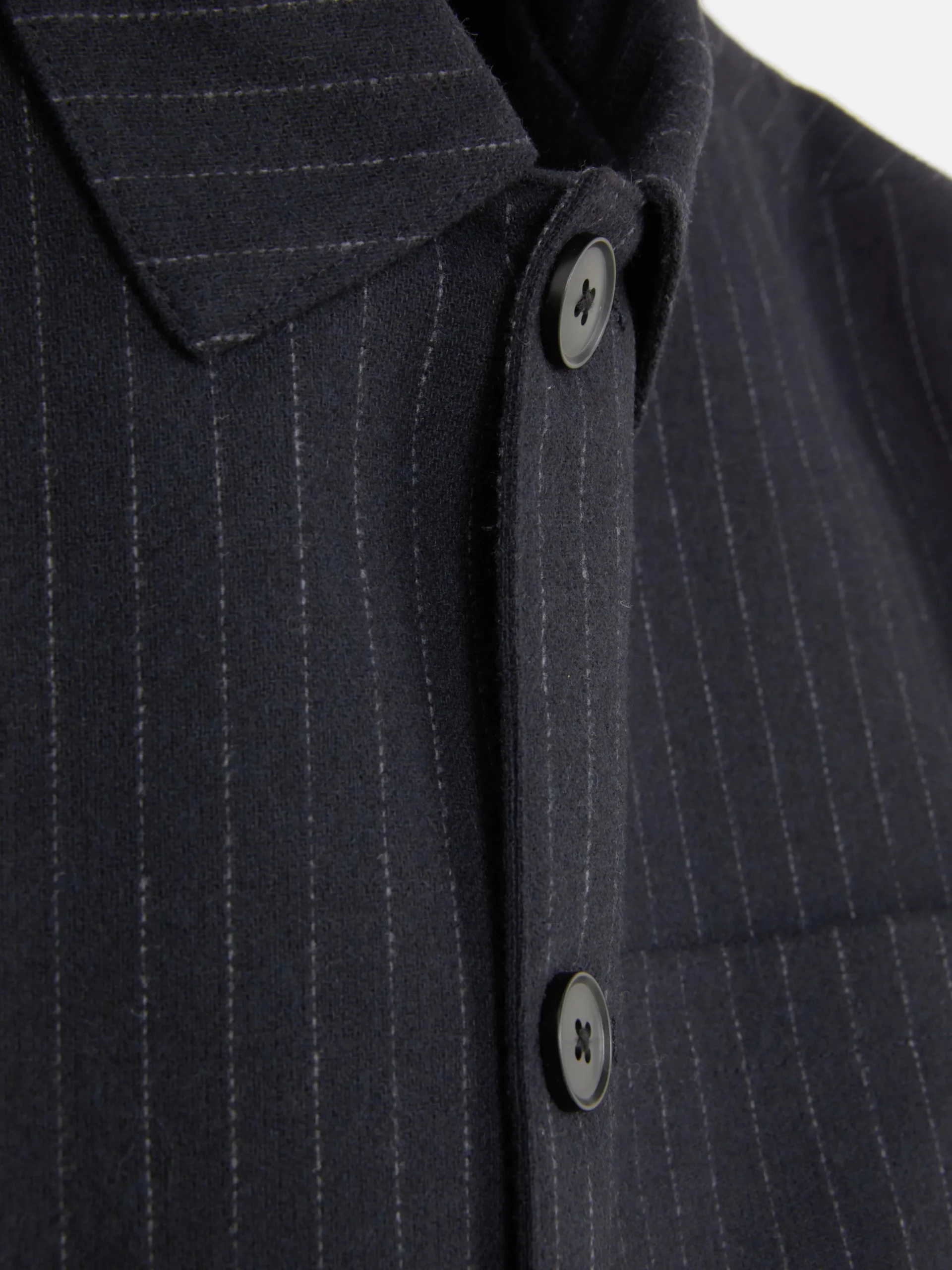 veste_boutonne__rayures_f_5.webp Veste Boutonnée à Rayures Fines Kem