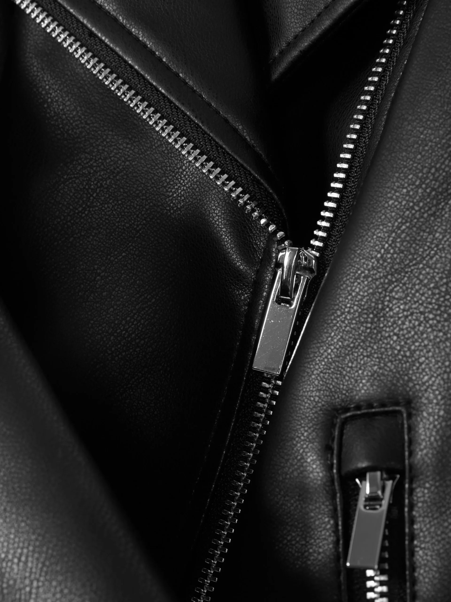 veste_de_motard_en_simili_4-1.webp Veste De Motard En Simili Cuir