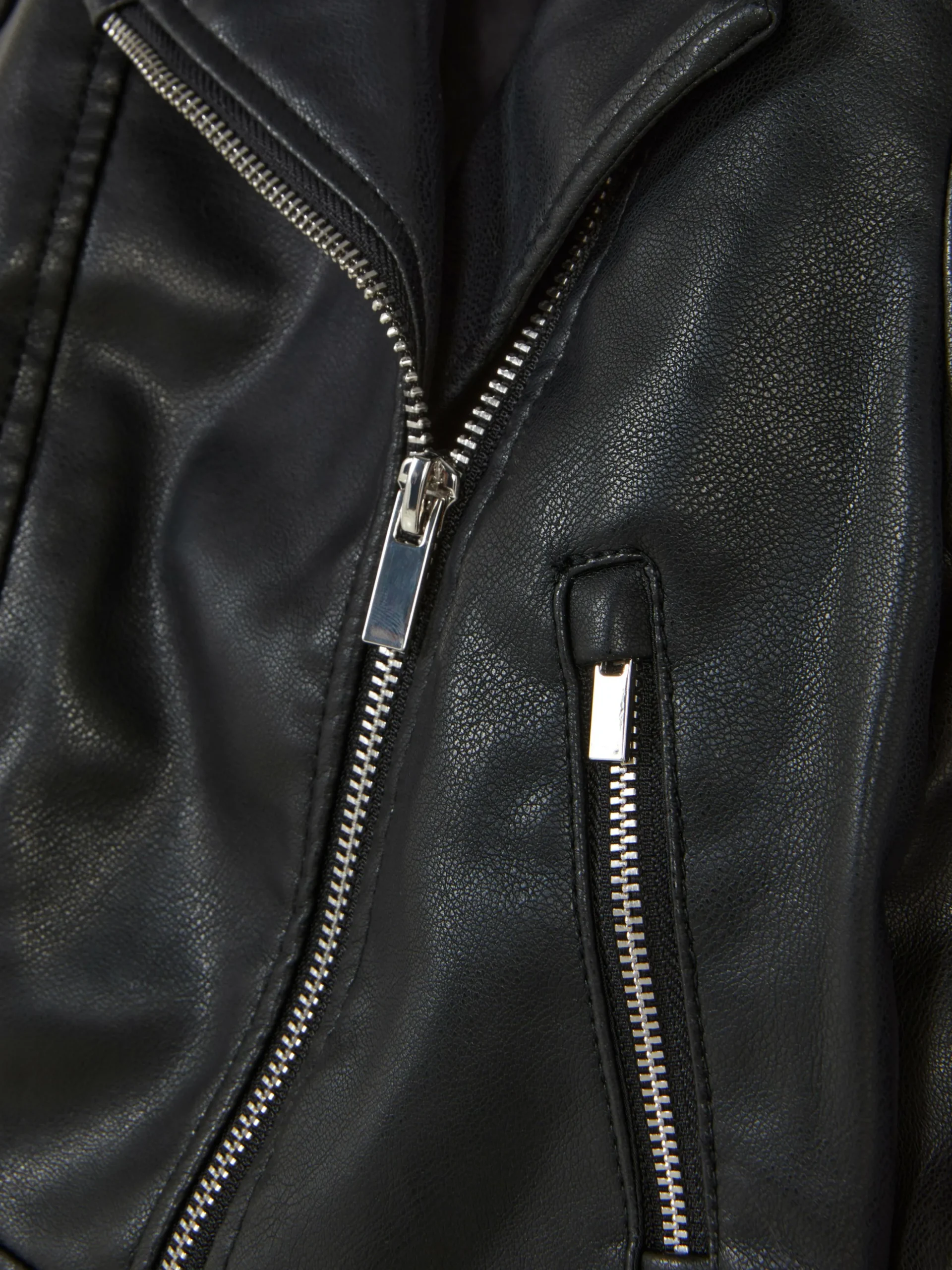 veste_de_motard_en_simili_4-2.webp Veste De Motard En Simili Cuir