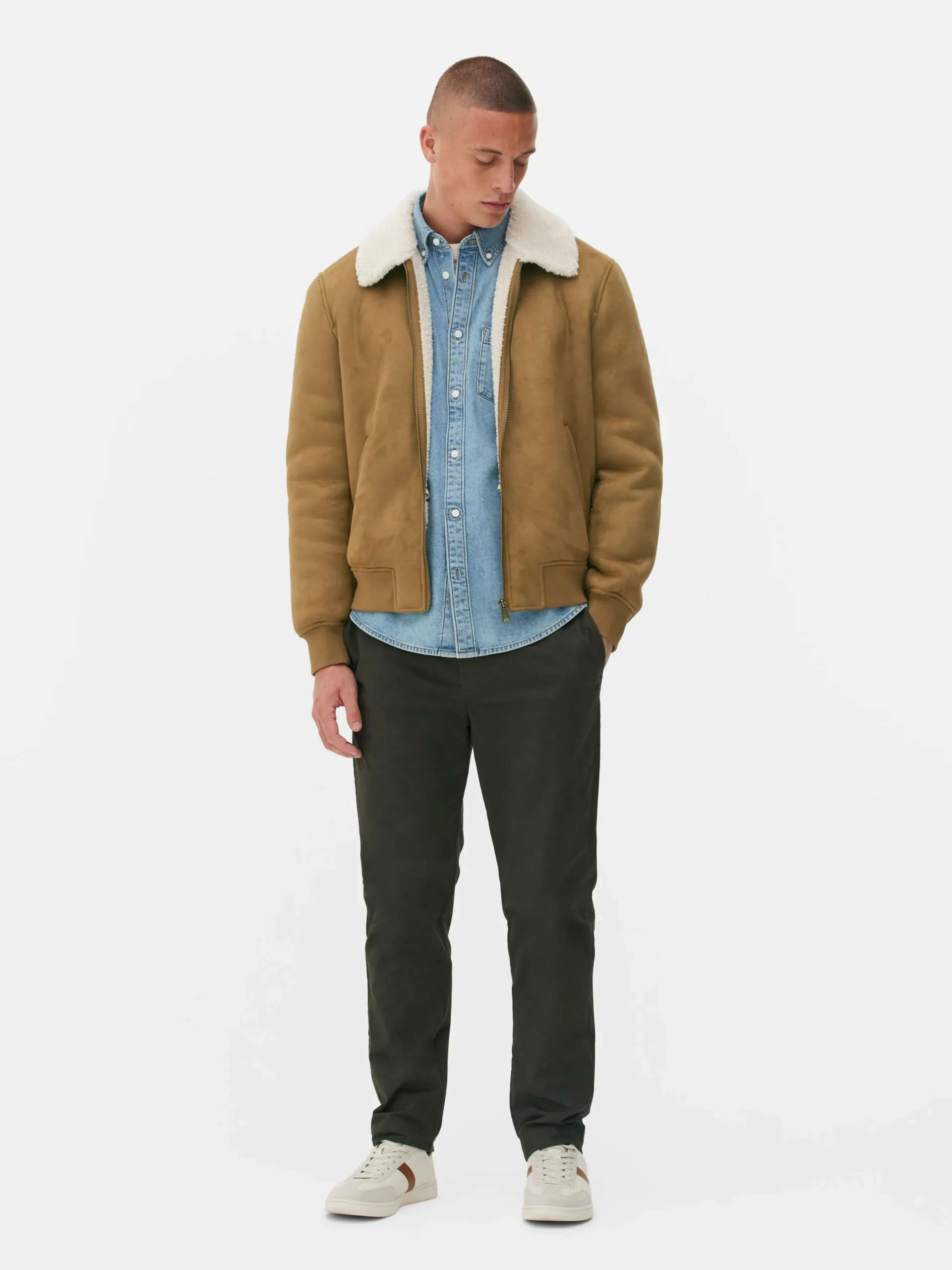 veste_en_sudine__col_effe_1-1.webp Veste En Suédine à Col Effet Mouton Retourné