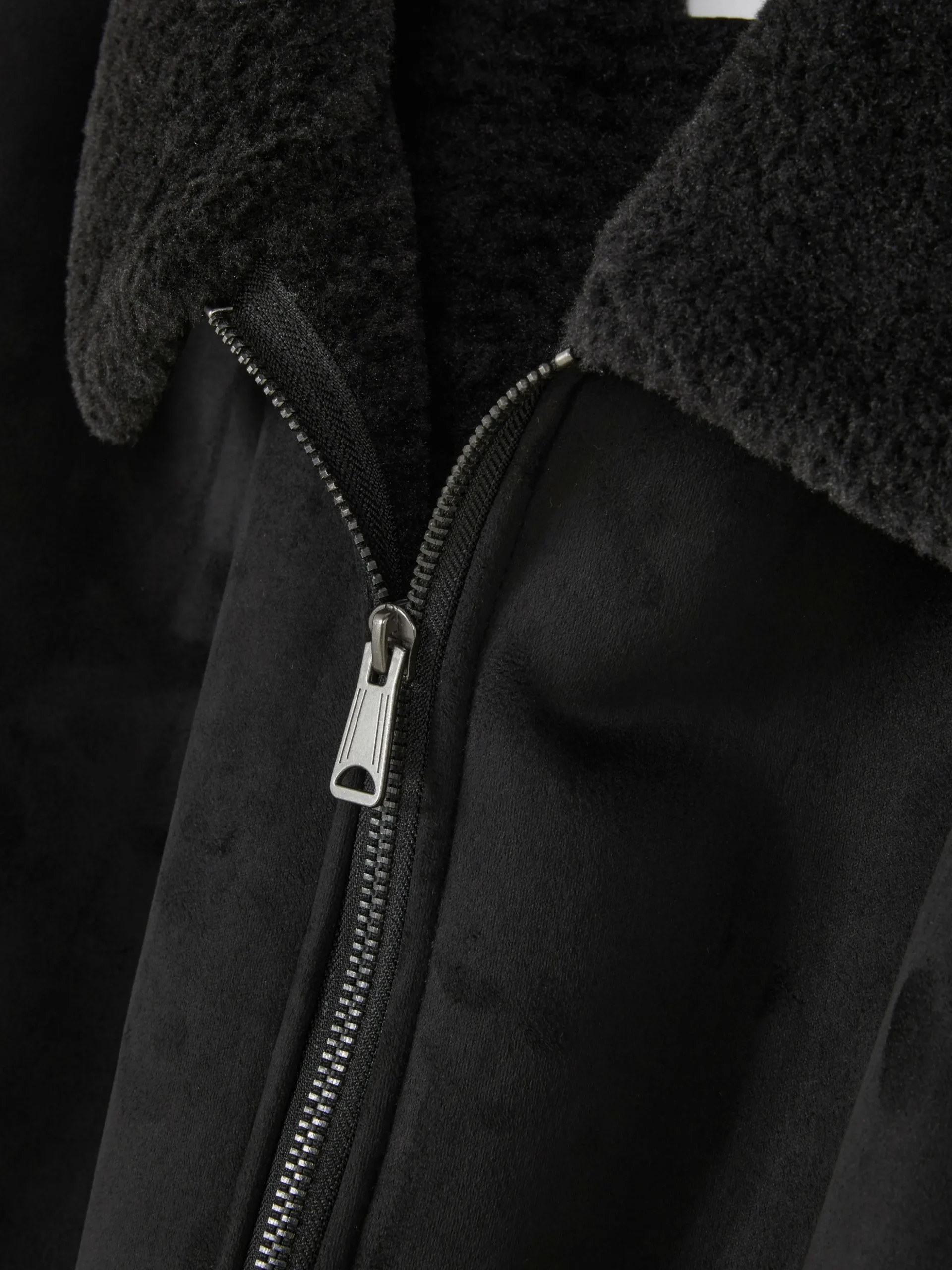 veste_en_sudine__col_effe_5.webp Veste En Suédine à Col Effet Mouton Retourné