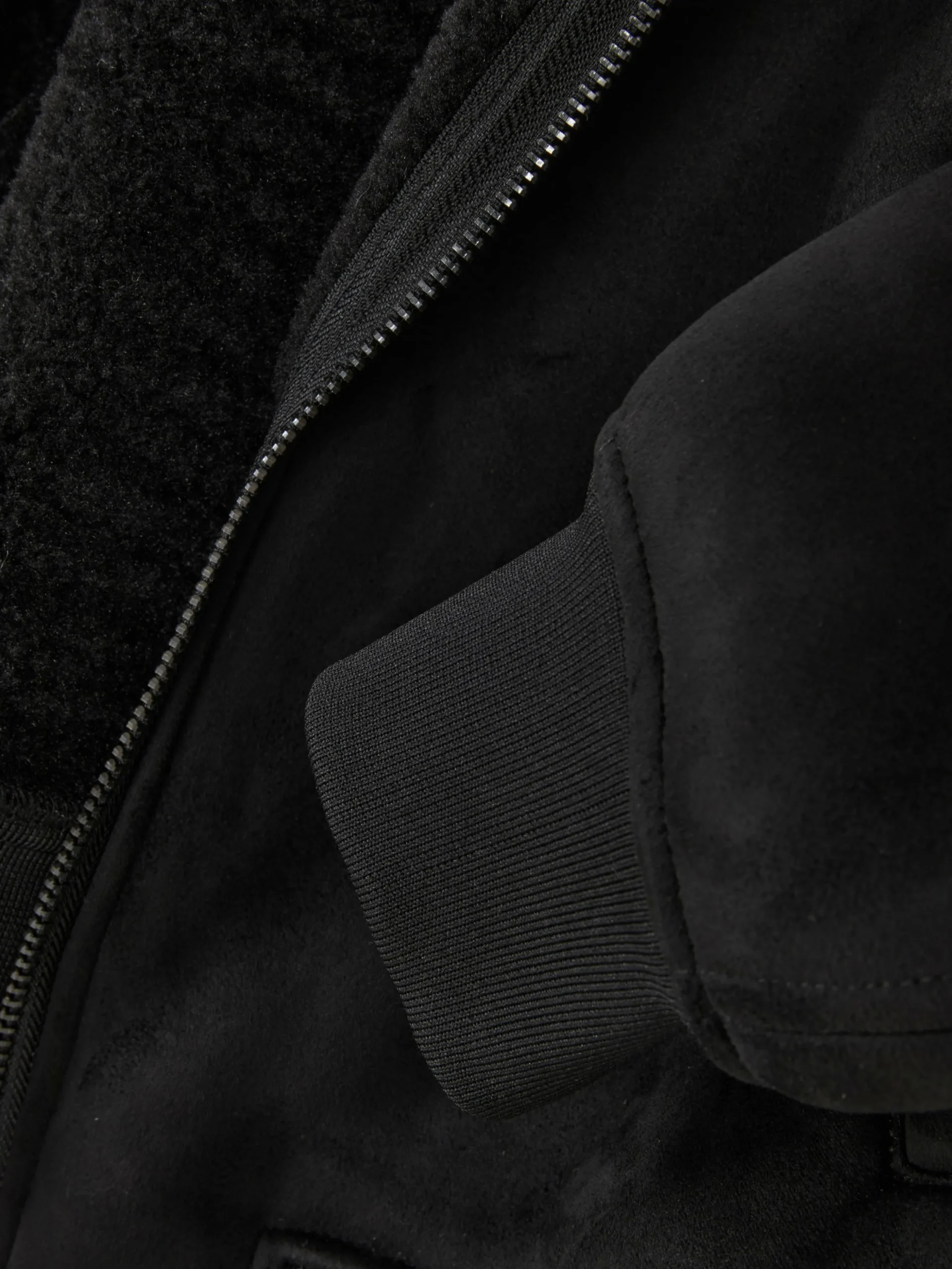 veste_en_sudine__col_effe_6.webp Veste En Suédine à Col Effet Mouton Retourné