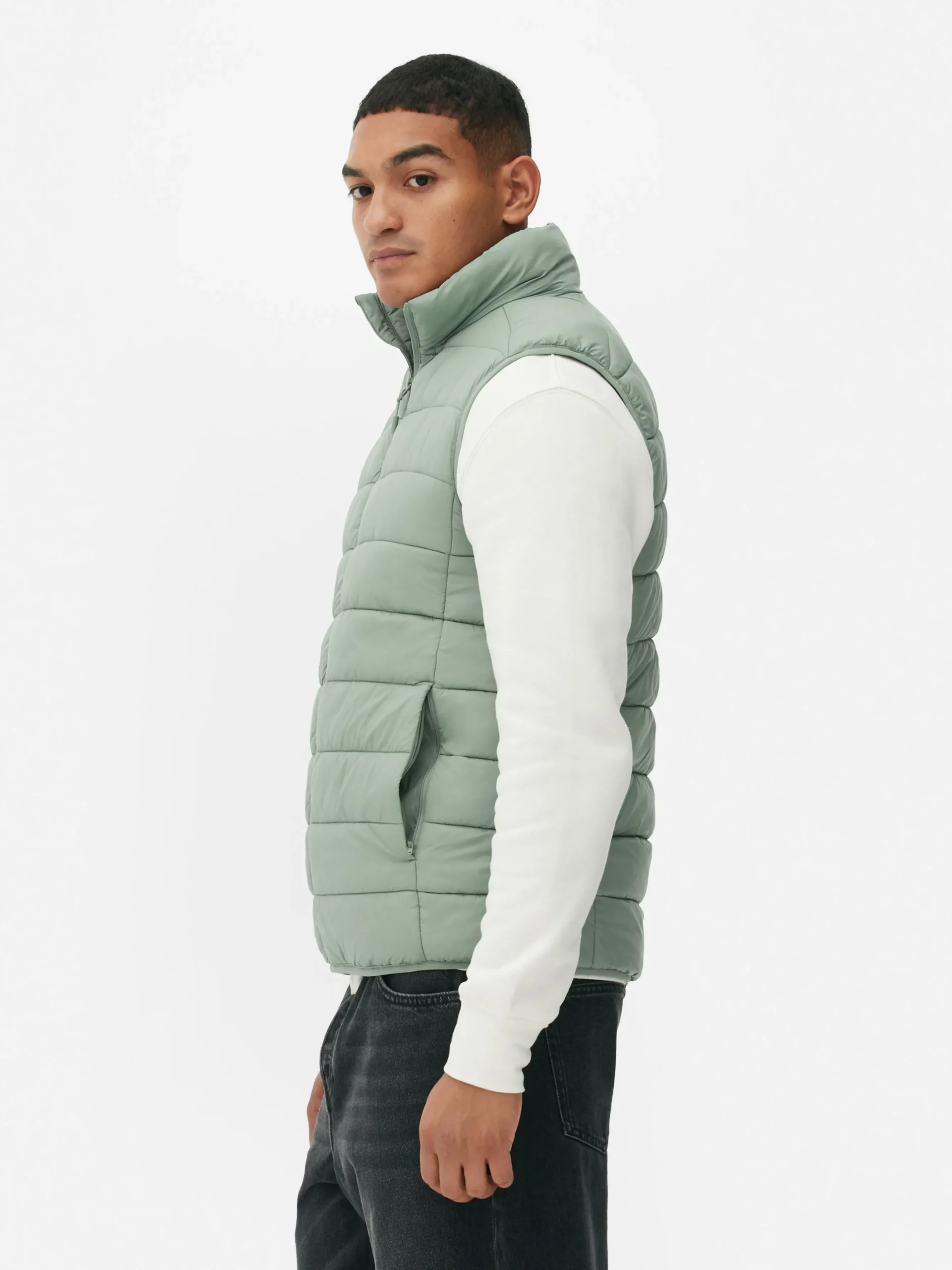 veste_rembourre_et_zippe__3-1.webp Veste Rembourrée Et Zippée Sans Manches