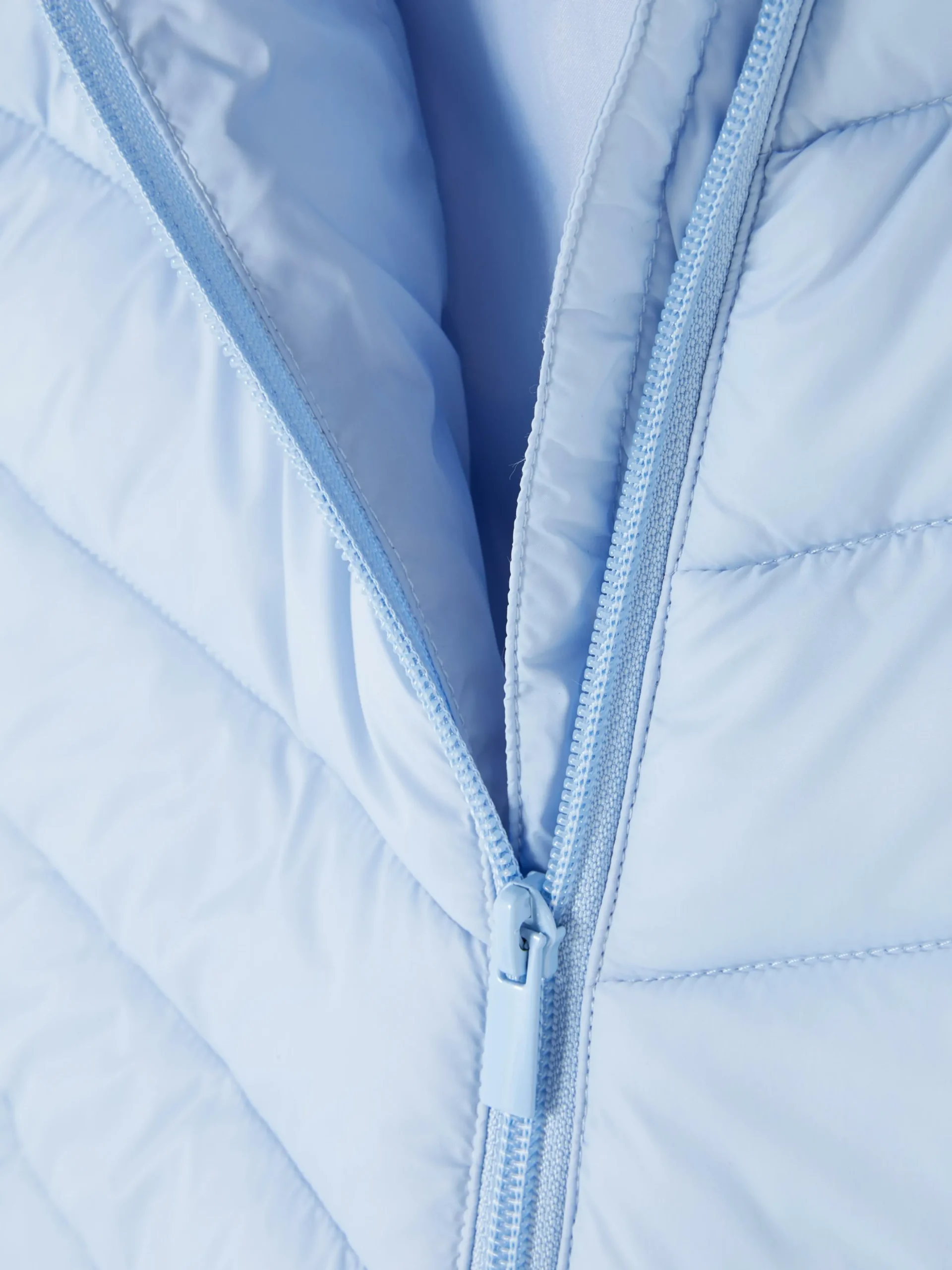 veste_sans_manche__capuch_6.webp Veste Sans Manche à Capuche