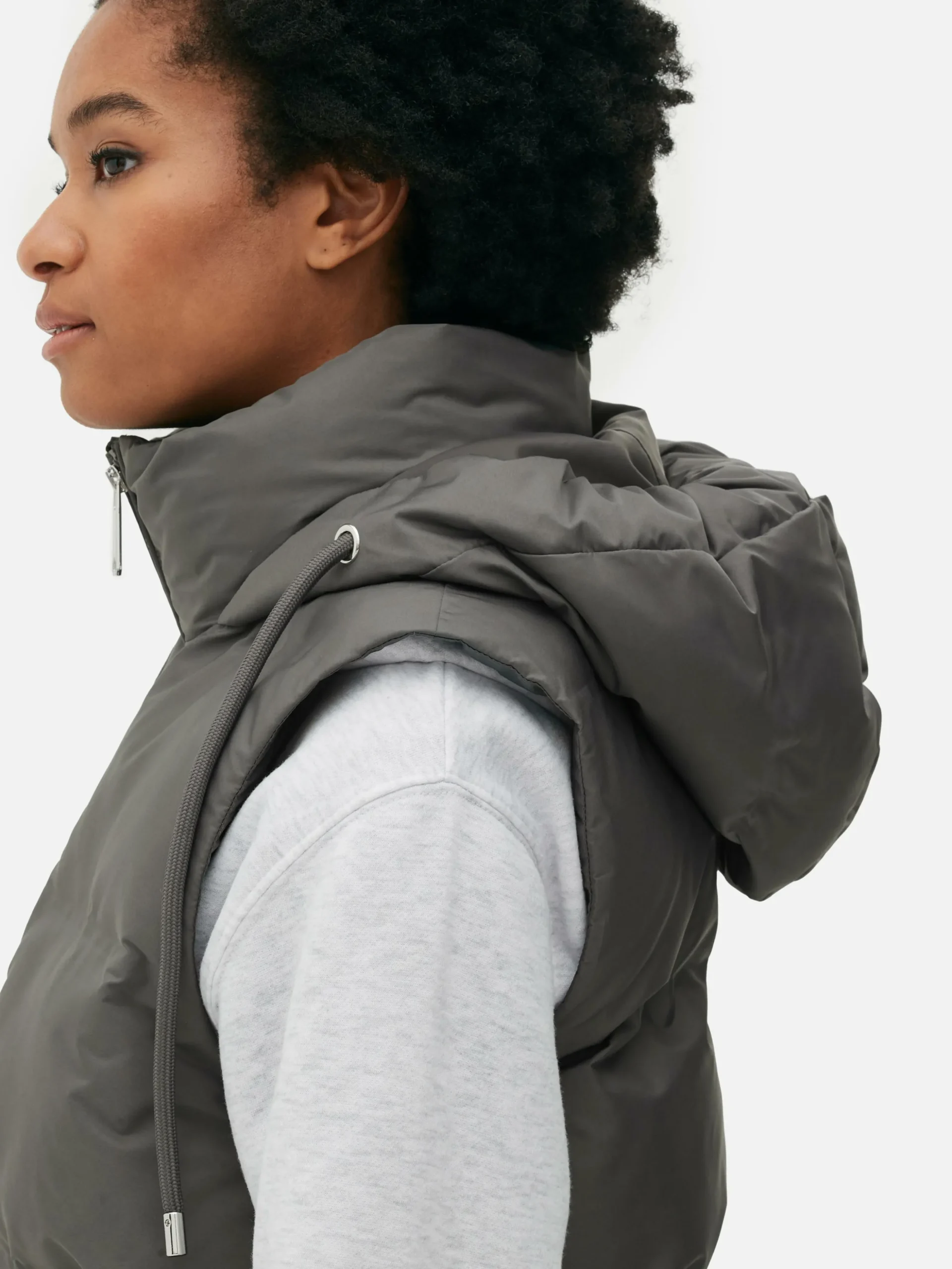 veste_sans_manches_matela_2-3.webp Veste Sans Manches Matelassée à Capuche