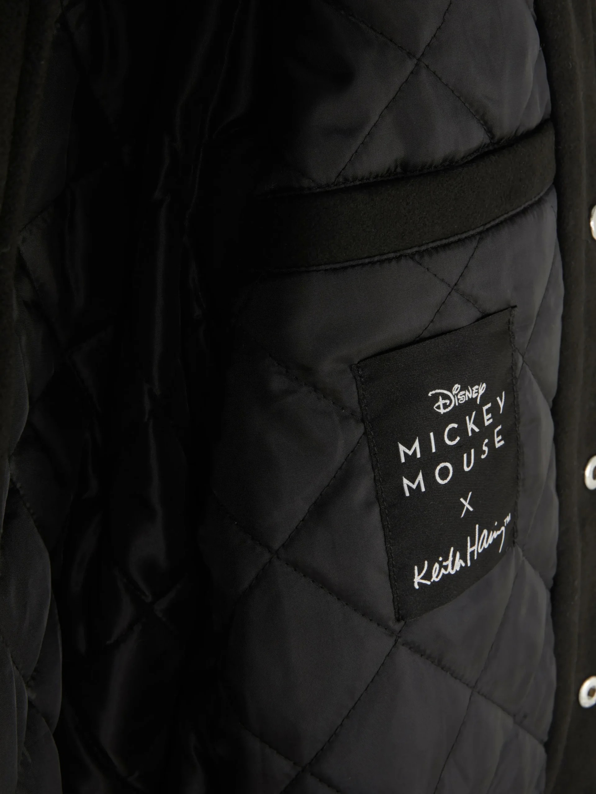 veste_universitaire_disne_6.webp Veste Universitaire Disney Mickey Mouse X Keith Haring