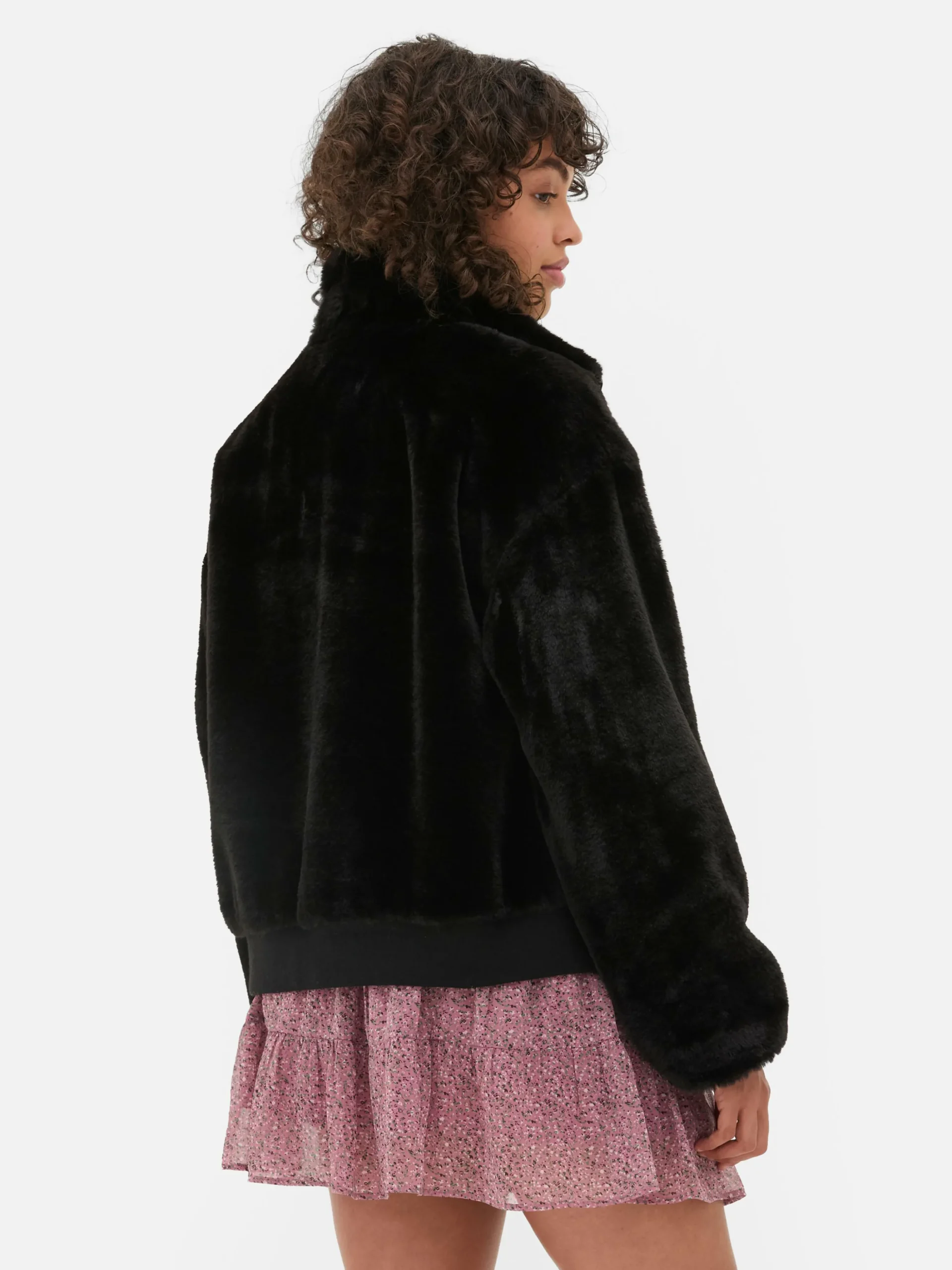 veste_zippe_en_fausse_fou_2-1.webp Veste Zippée En Fausse Fourrure